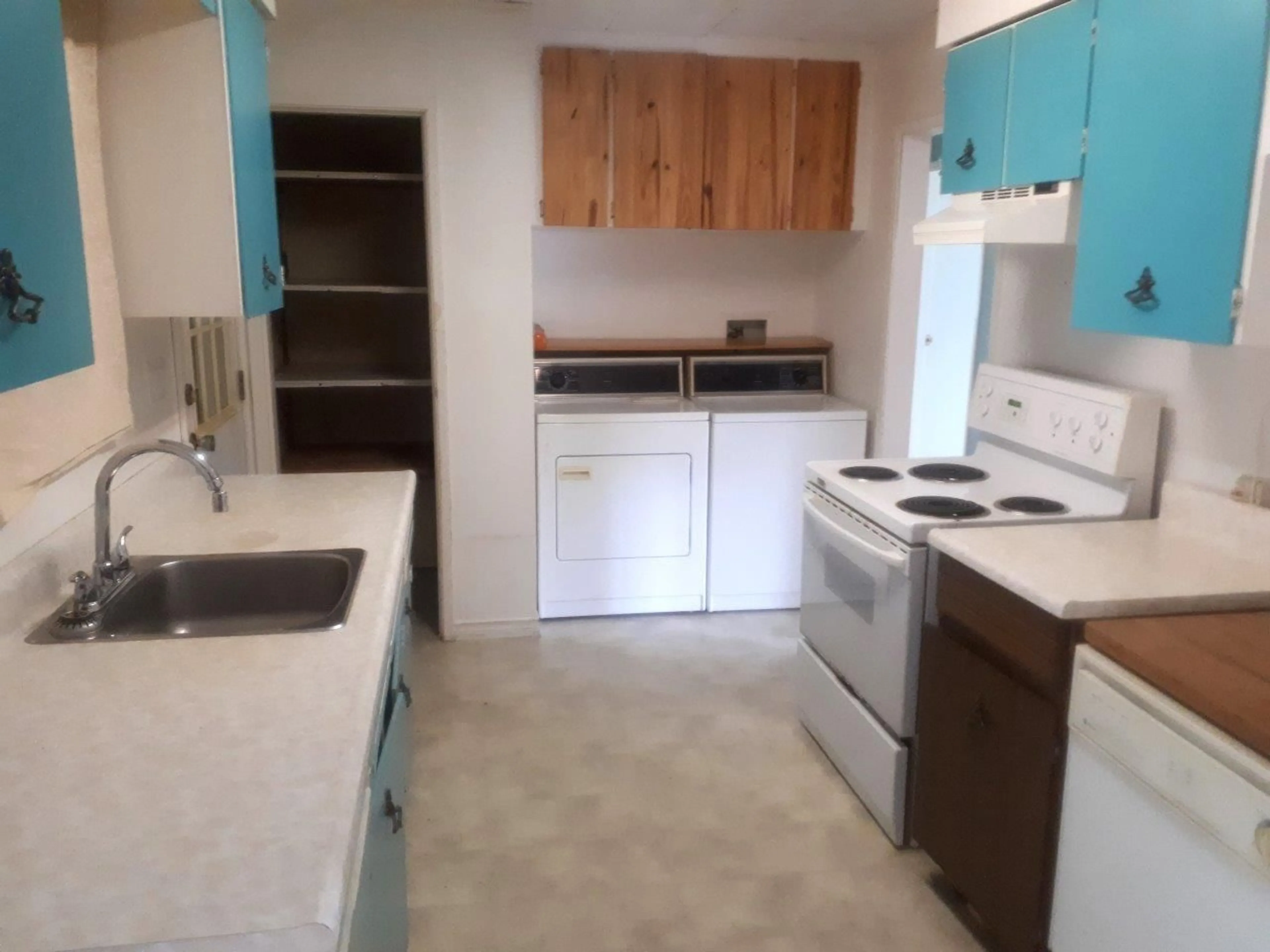 Standard kitchen, unknown for 44015 SQUAKUM ROAD, Mission British Columbia V0M1N0