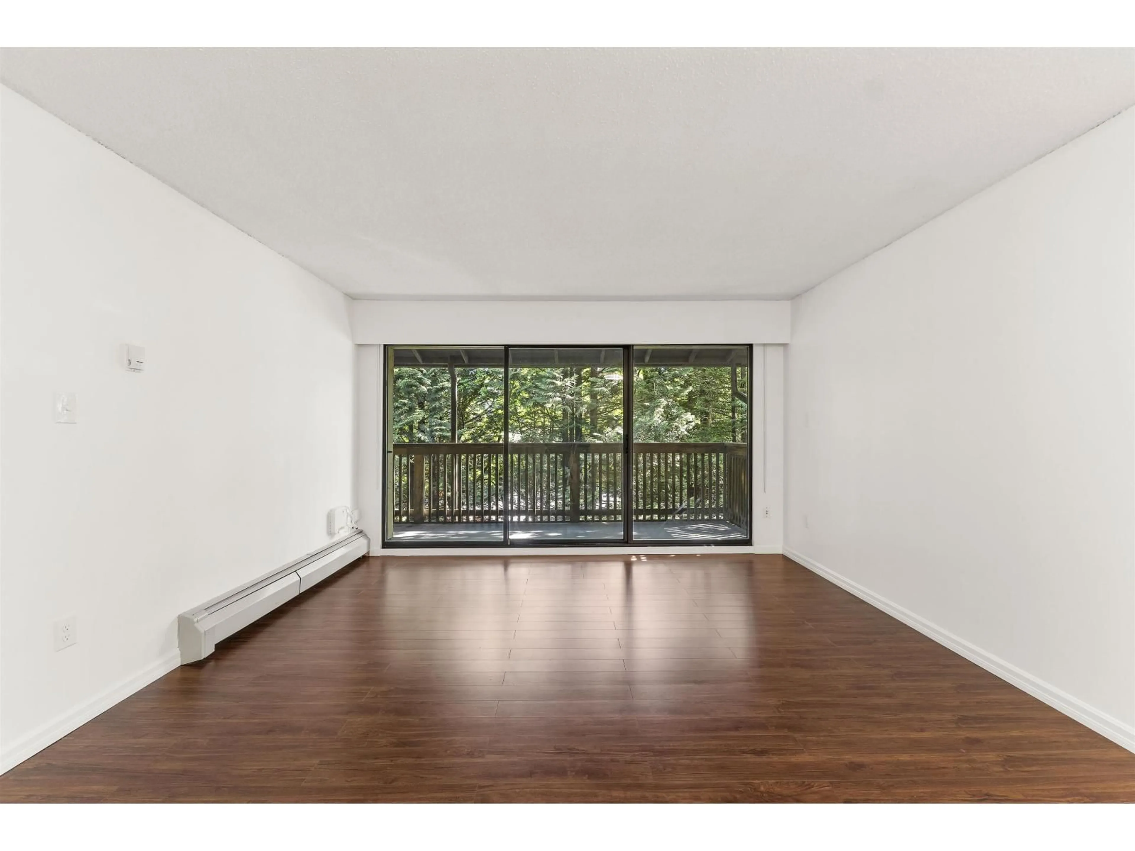 A pic of a room for 302 - 14925 100 AVENUE, Surrey British Columbia V3R1J6