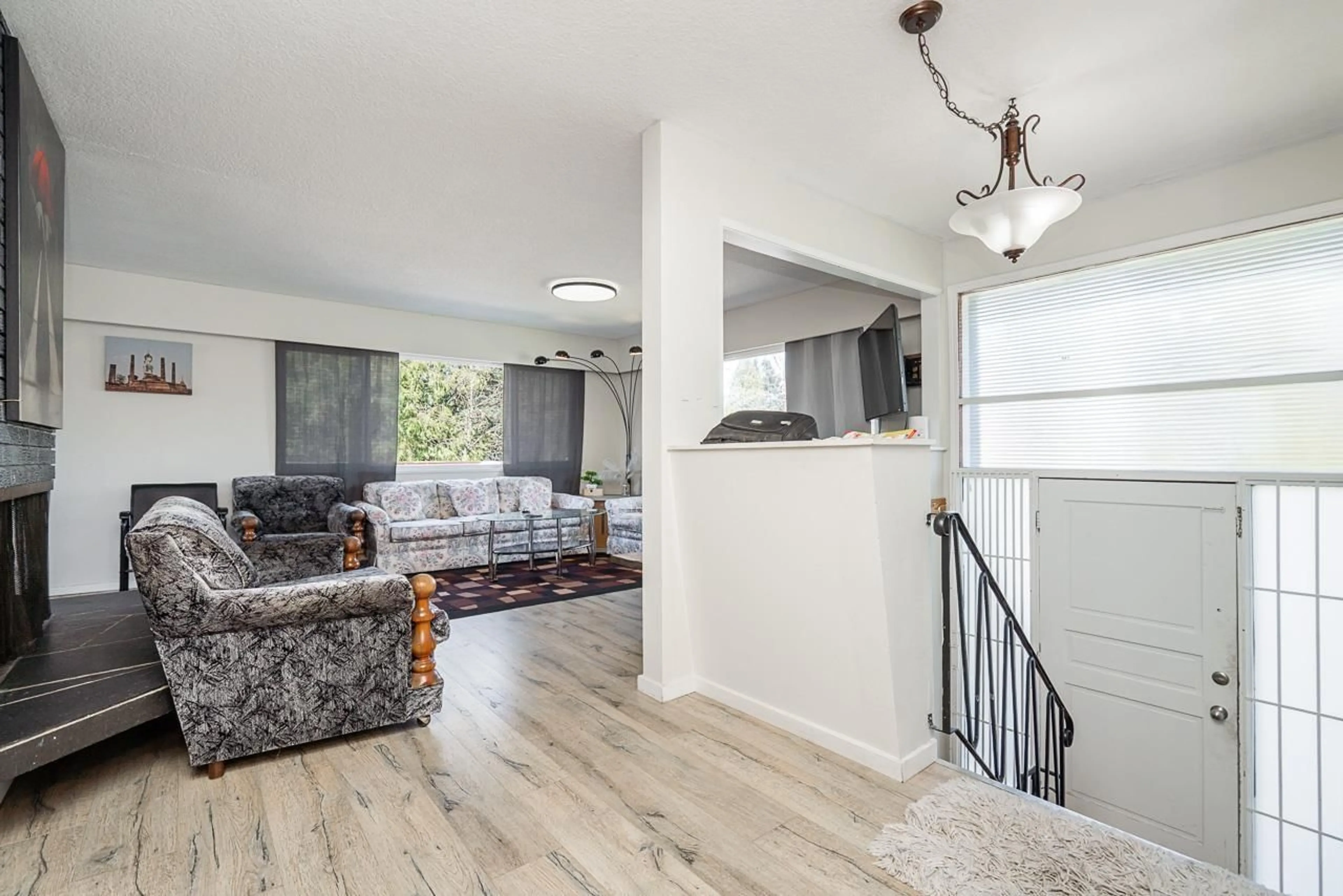 Living room with furniture, unknown for 13782 HARPER ROAD, Surrey British Columbia V3R5L6