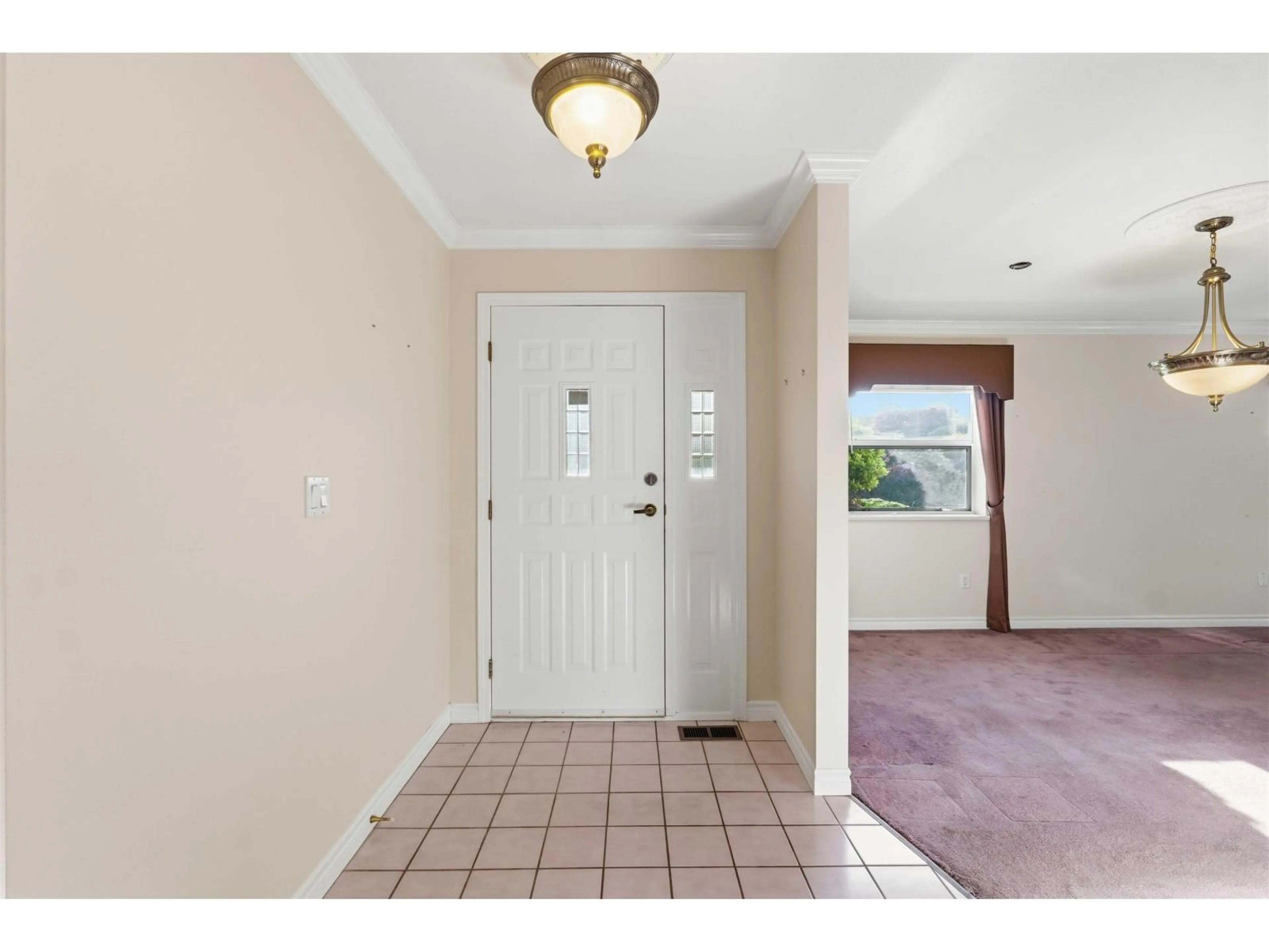 Indoor entryway for 31 - 8889 212 STREET, Langley British Columbia V1M2E8