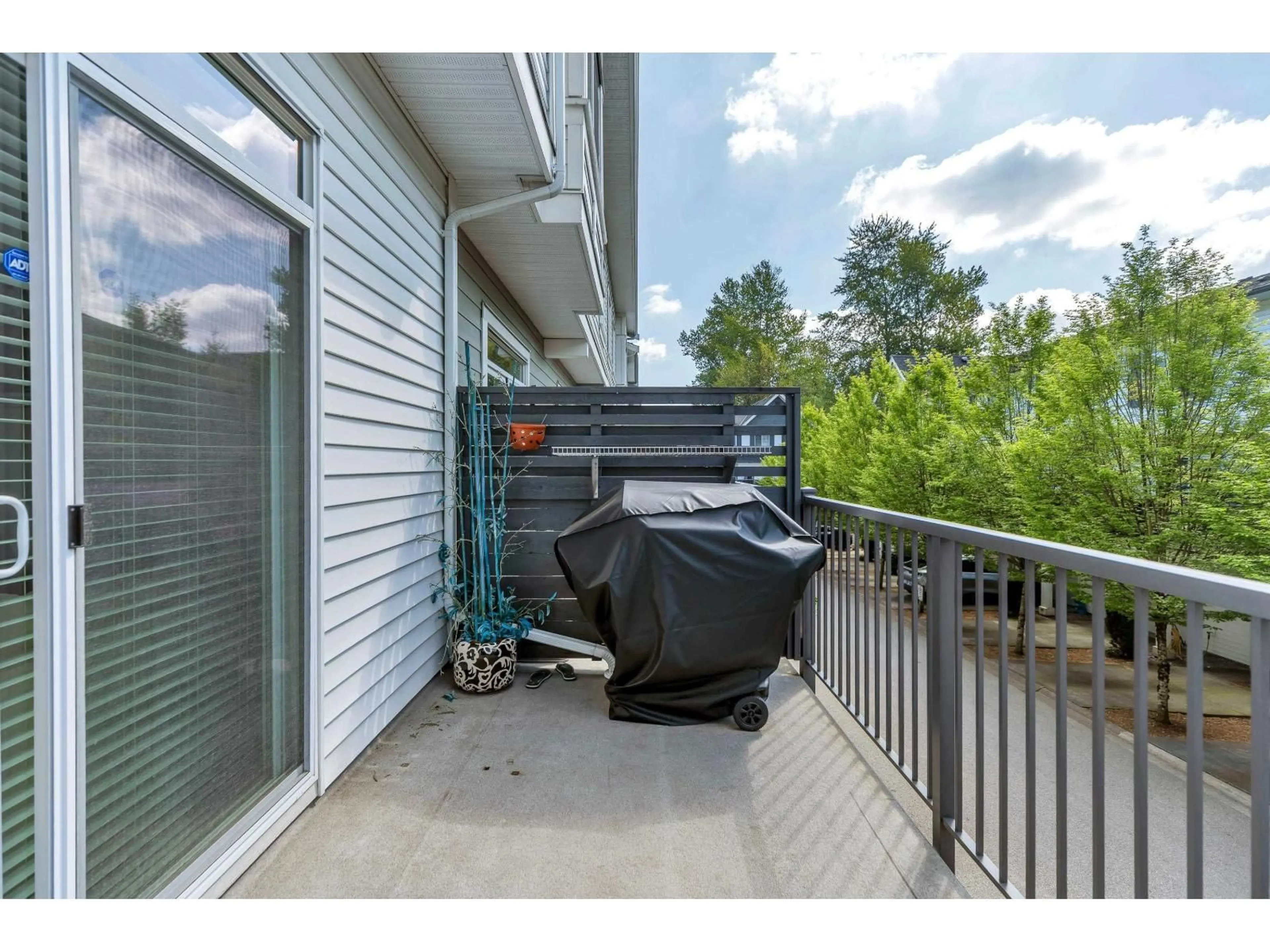 Patio, water/lake/river/ocean view for 107 - 15230 GUILDFORD DRIVE, Surrey British Columbia V3R0C8