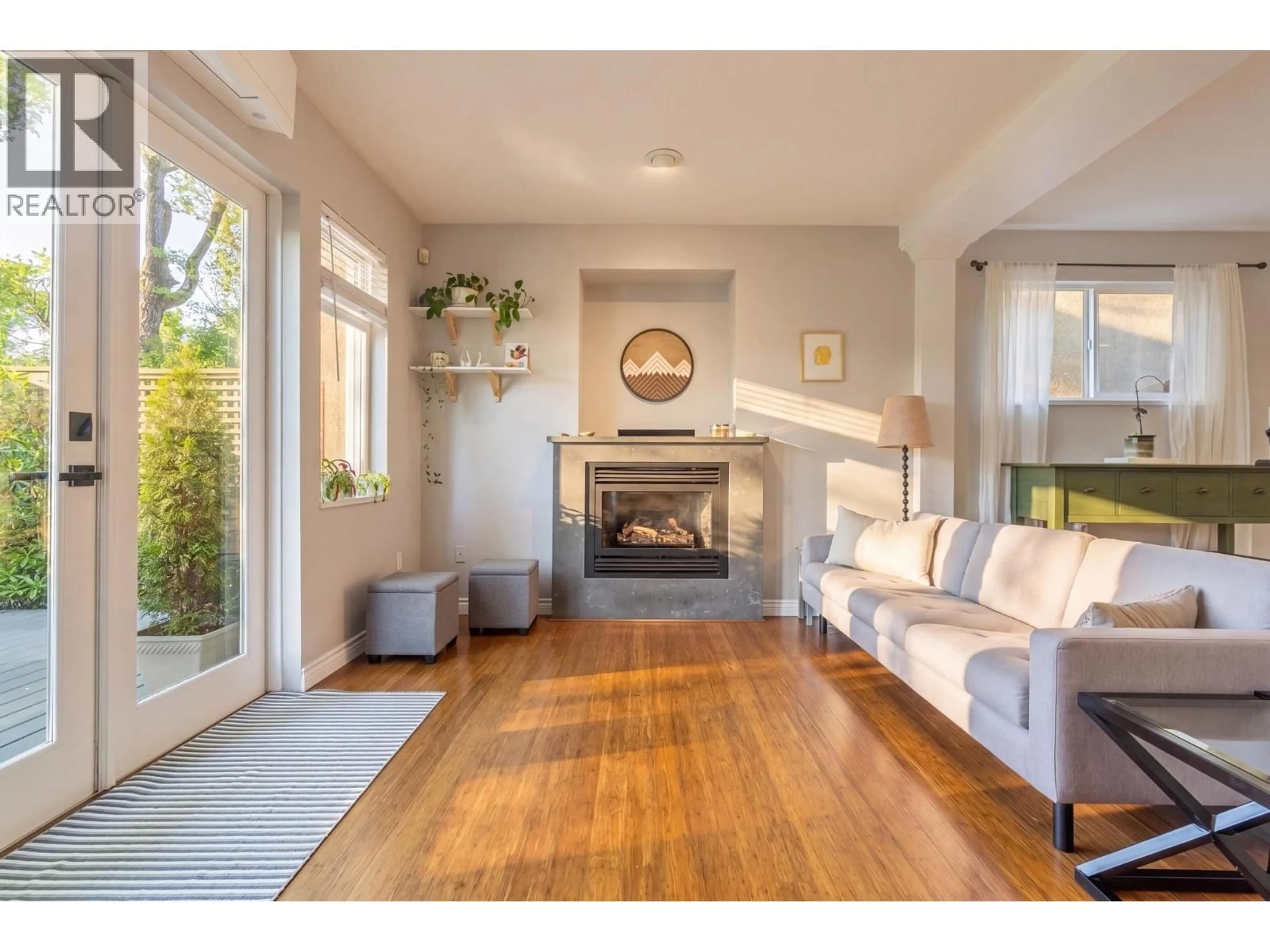 Living room with furniture, wood/laminate floor for 1922 6TH AVENUE, Vancouver British Columbia V5N1P7