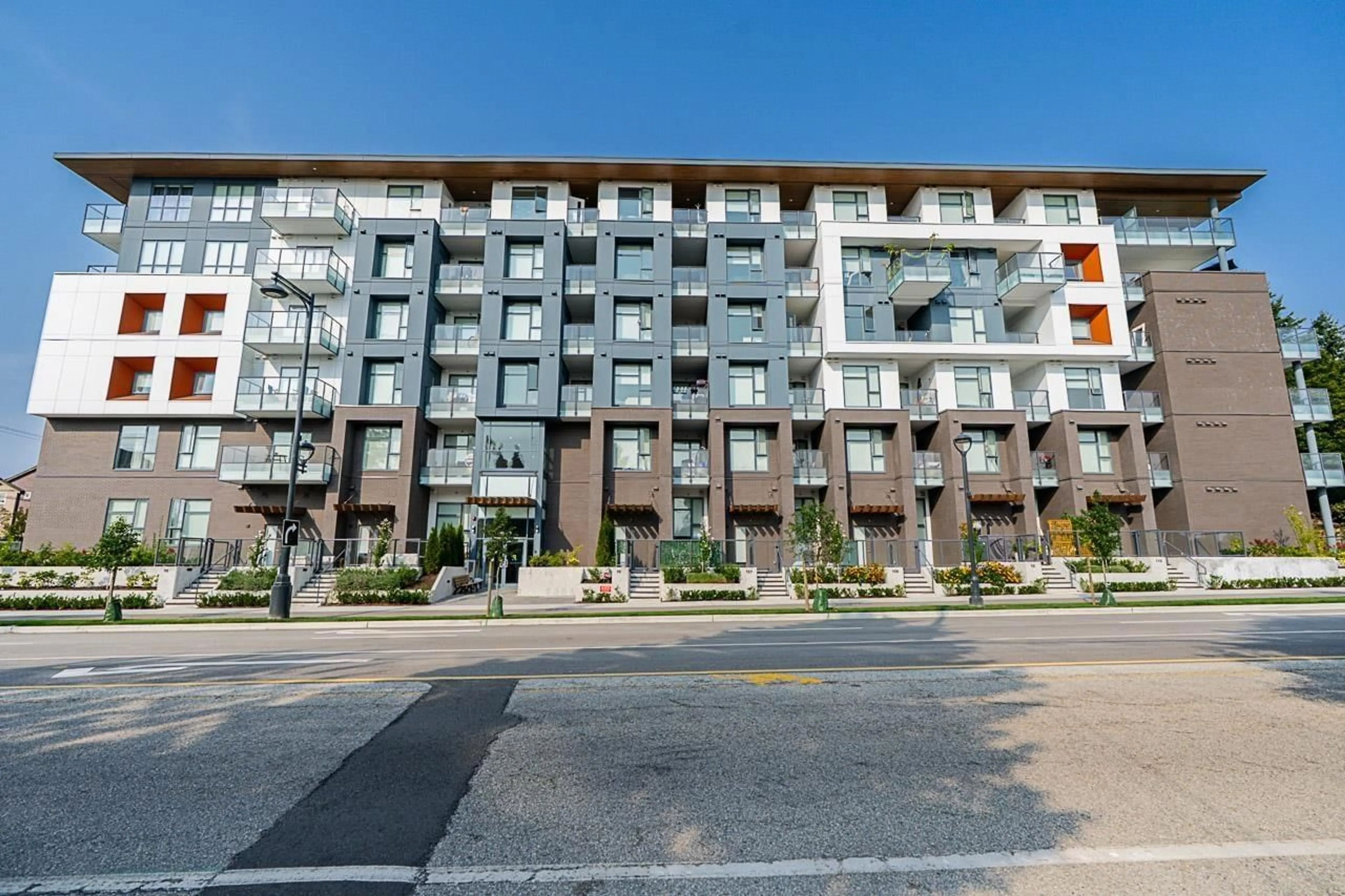 Patio, building for E201 - 10829 140 STREET, Surrey British Columbia V3R0H4