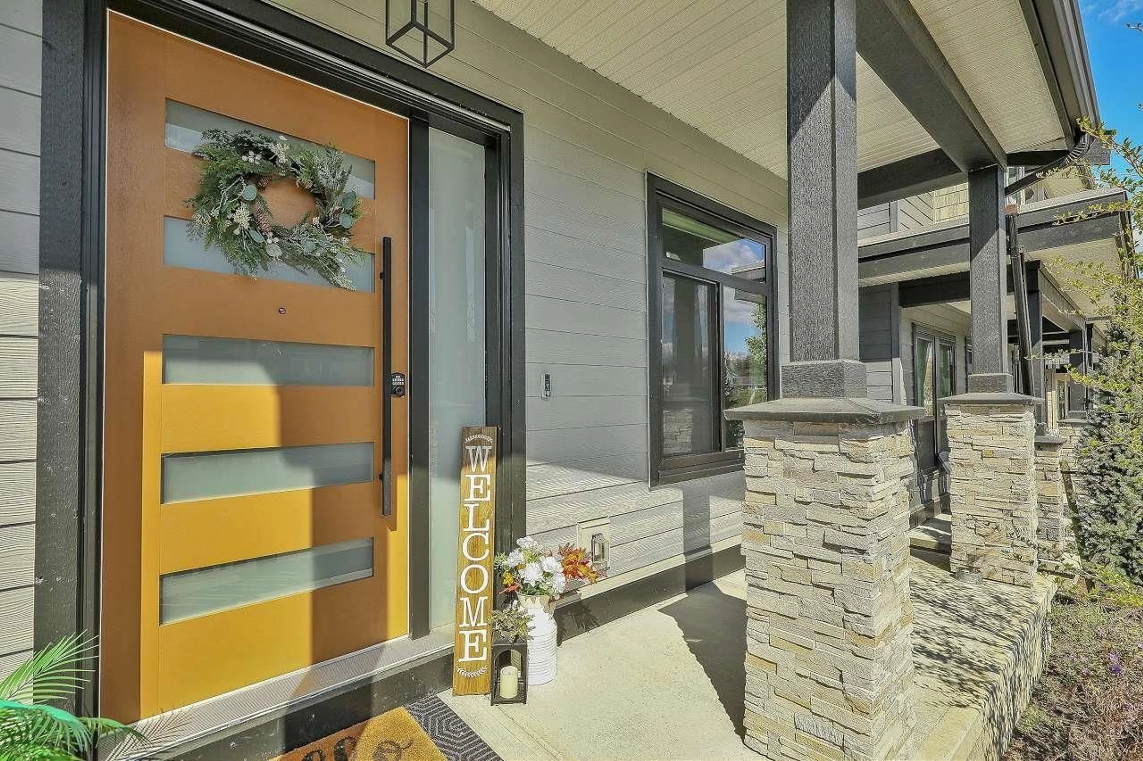 Indoor entryway for 19665 76 AVENUE, Langley British Columbia V2Y1S2