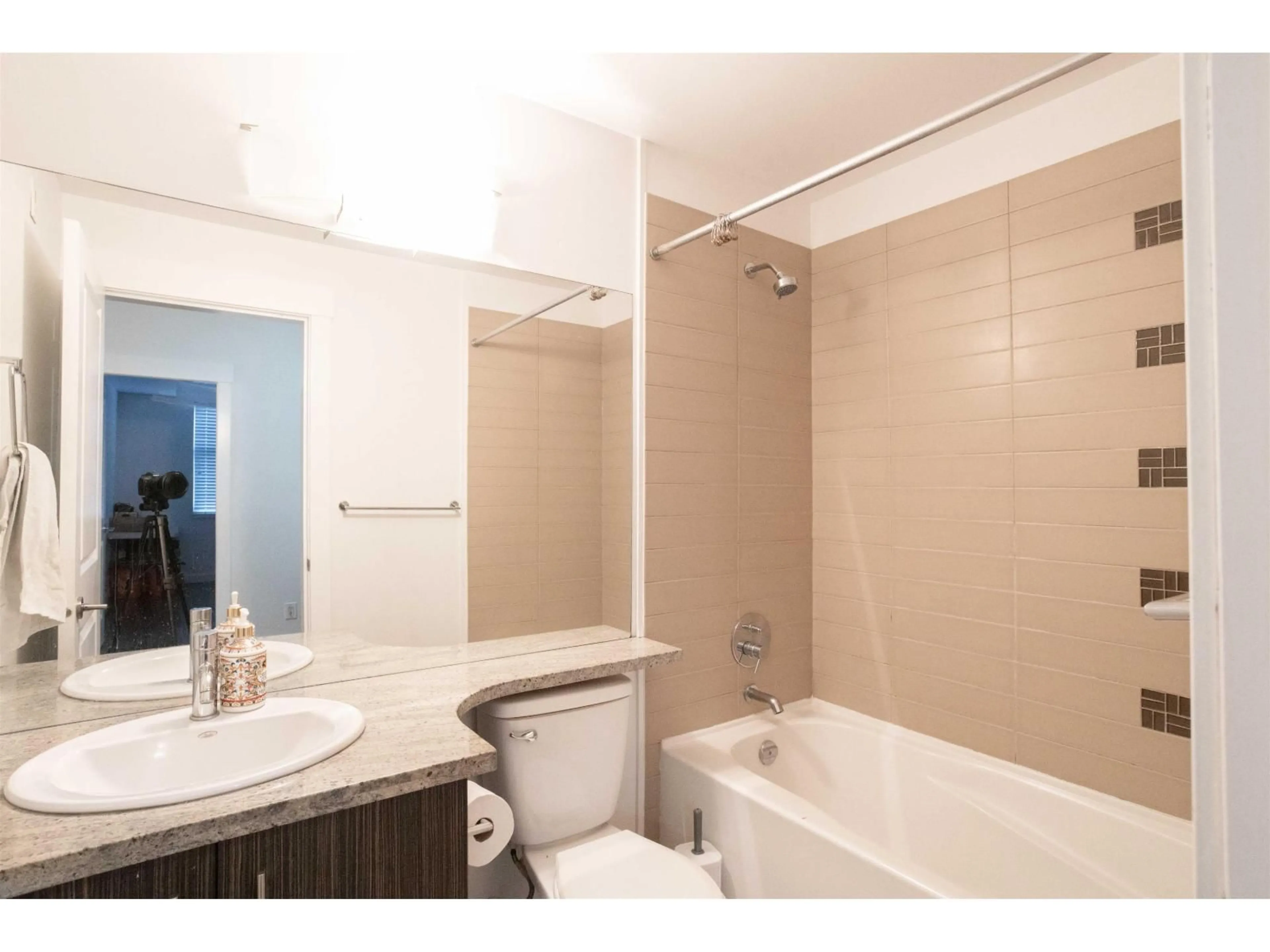 Standard bathroom, unknown for 210 - 33545 RAINBOW AVENUE, Abbotsford British Columbia V2S0B9
