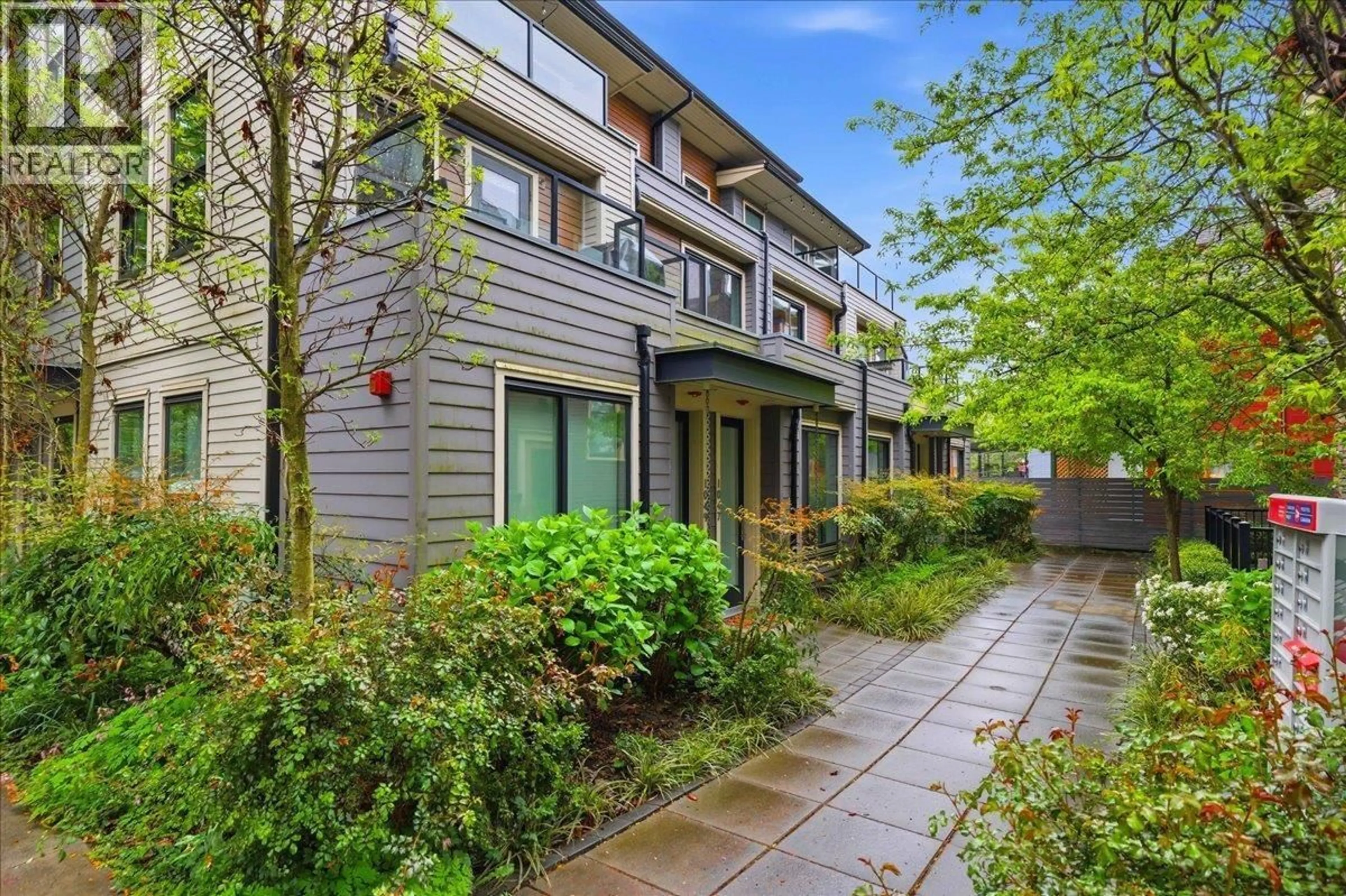 Patio, street for 1047 VICTORIA DRIVE, Vancouver British Columbia V5L2K9