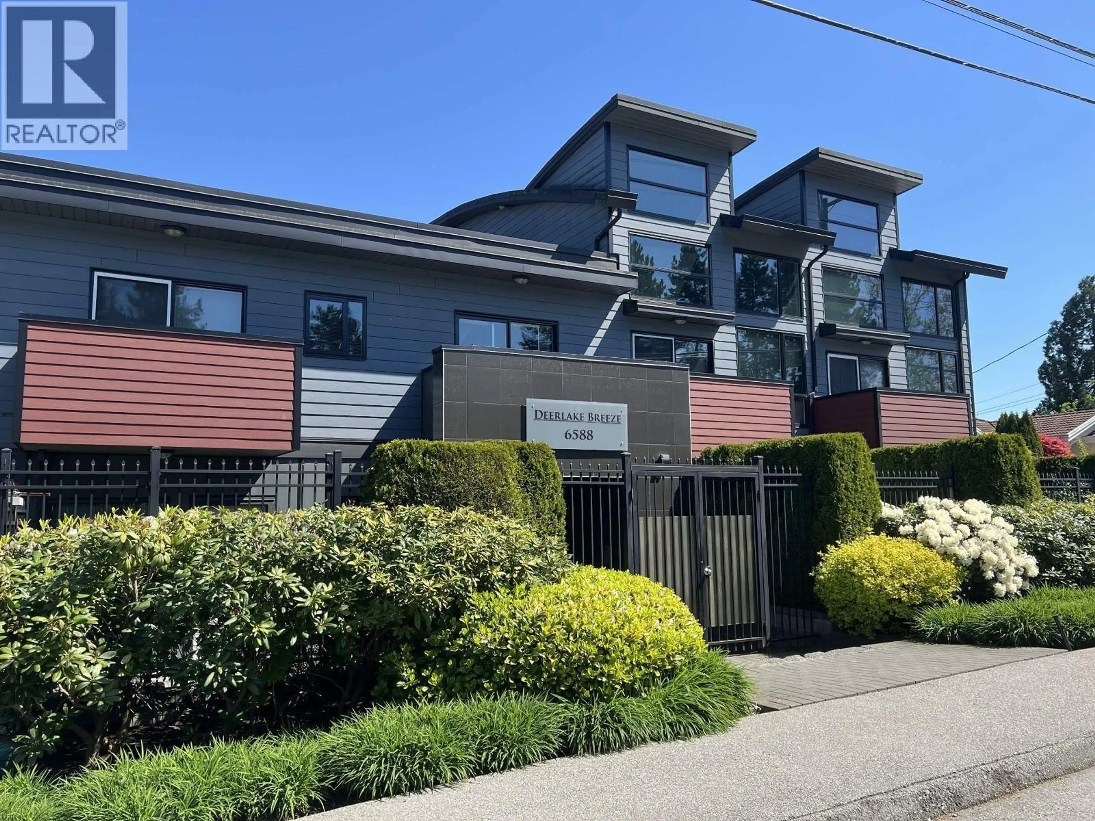 A pic from outside/outdoor area/front of a property/back of a property/a pic from drone, street for 105 - 6588 ELGIN AVENUE, Burnaby British Columbia V5H3S6
