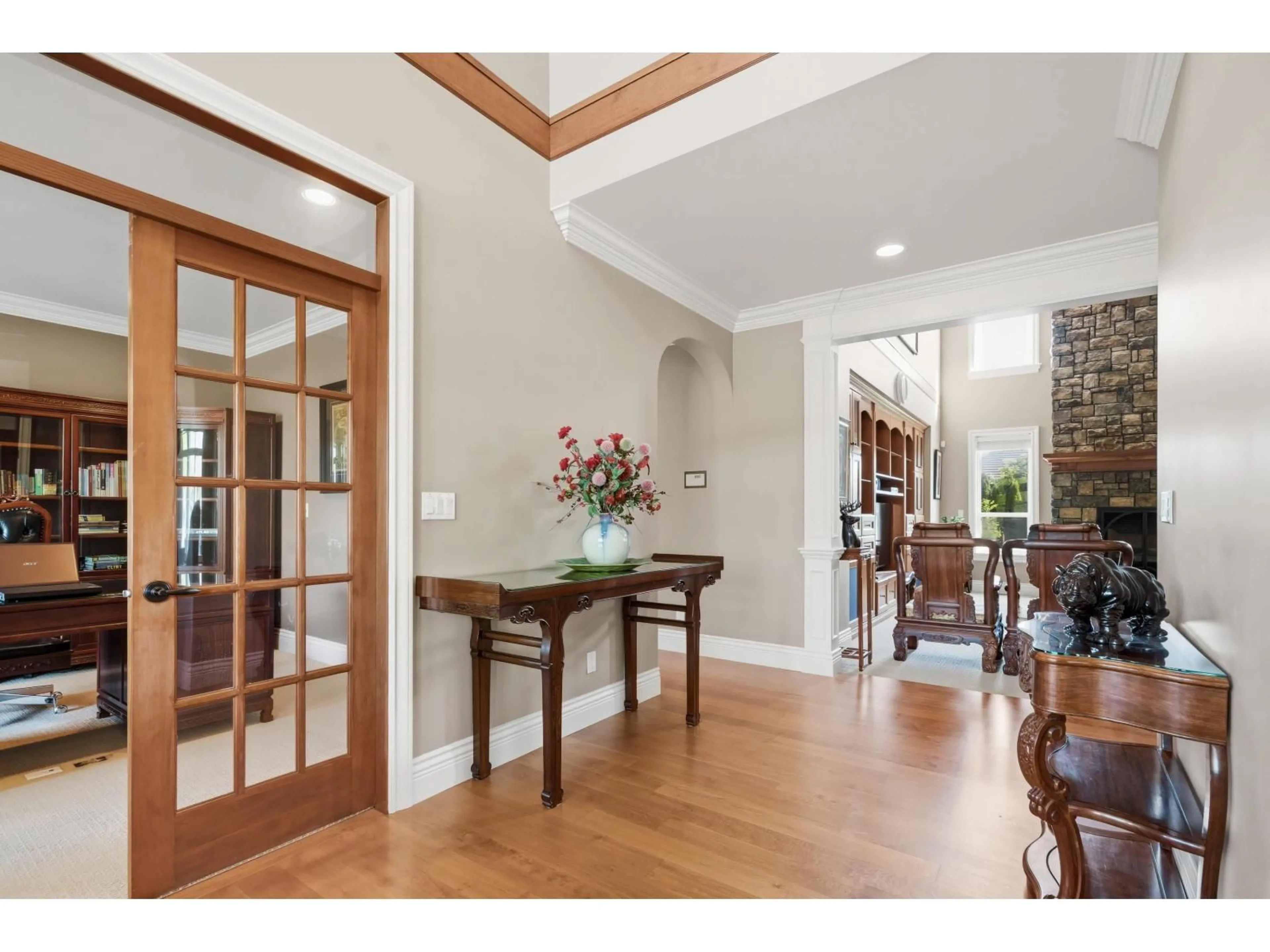 Indoor entryway for 16398 36A AVENUE, Surrey British Columbia V3Z0M1
