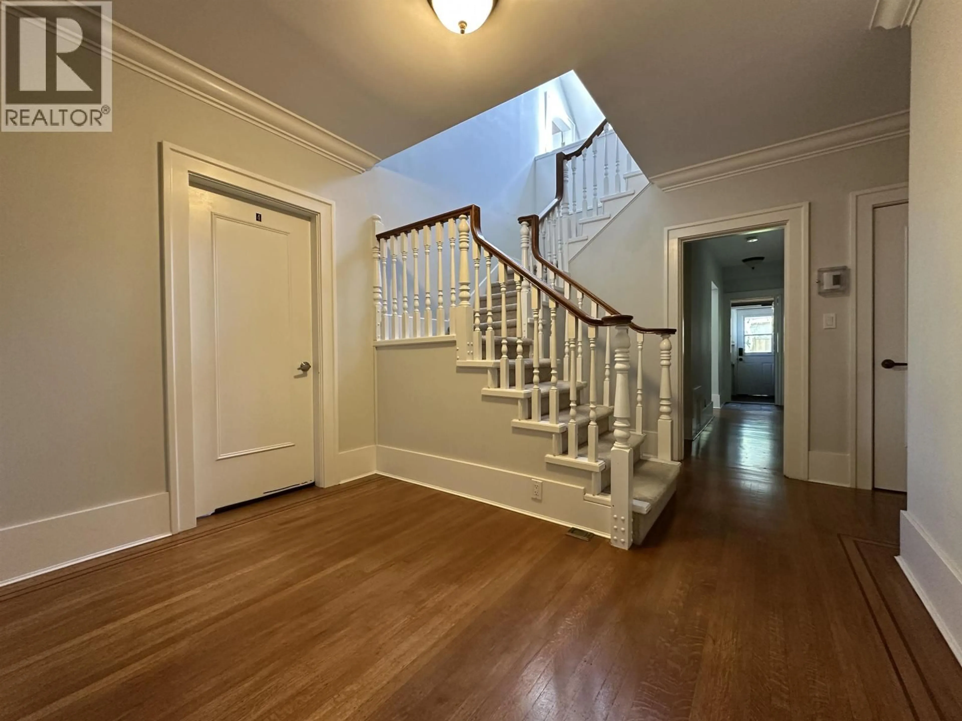 Indoor foyer for 4678 3RD AVENUE, Vancouver British Columbia V6R1N4