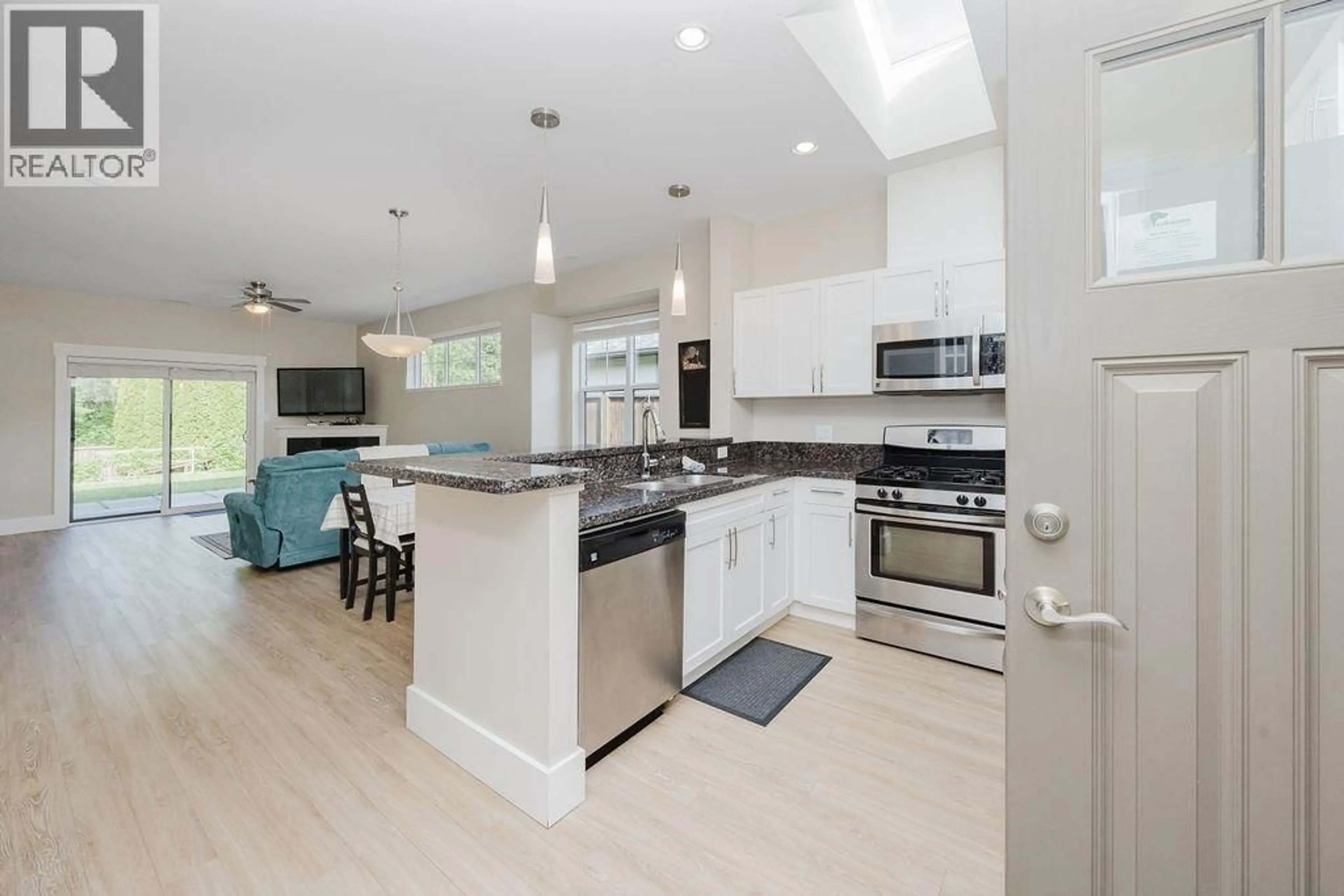 Open concept kitchen, unknown for 757 GERUSSI LANE, Gibsons British Columbia V0N1V7