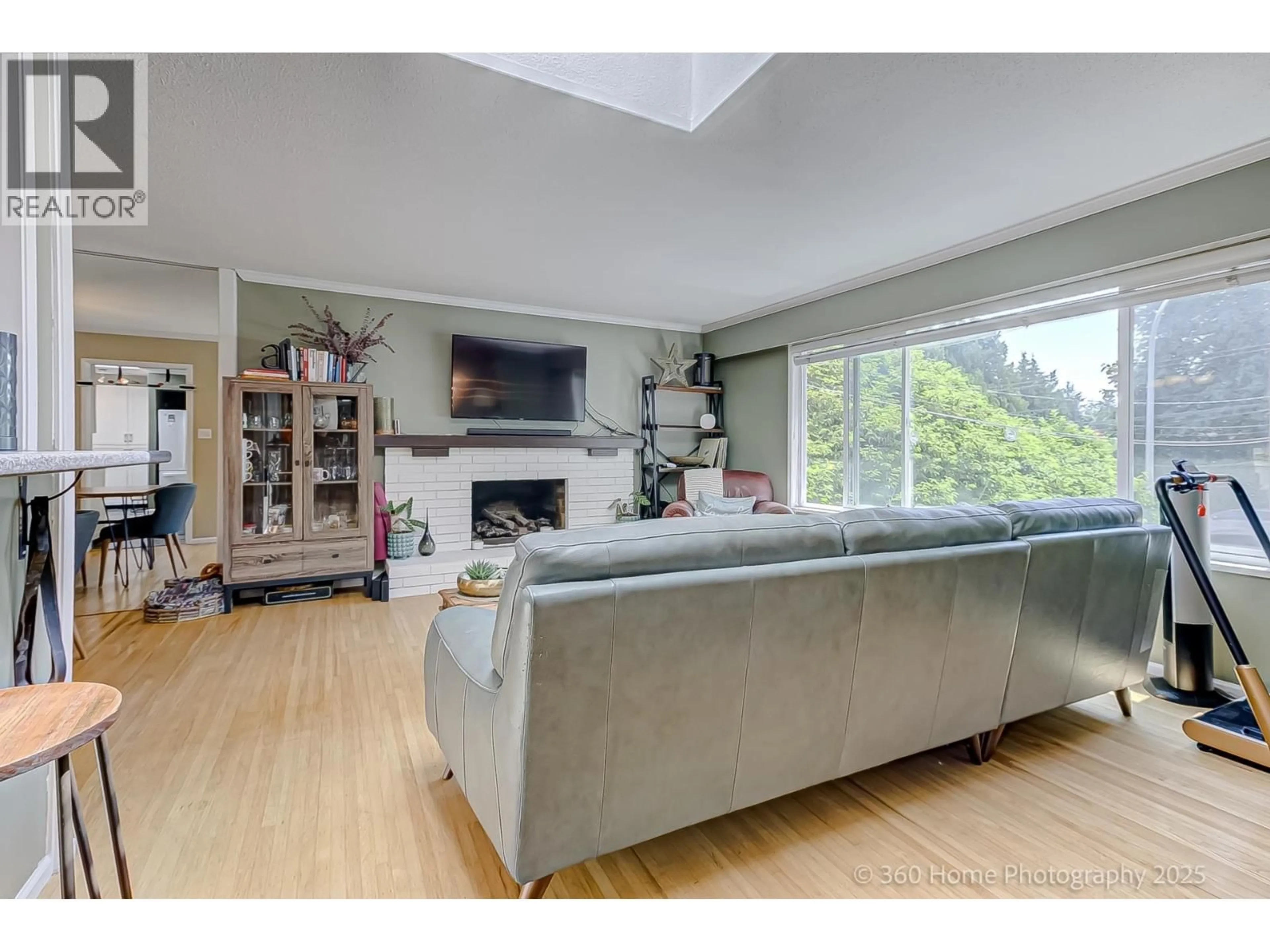 Living room with furniture, unknown for 5105 8A AVENUE, Delta British Columbia V4M1T5