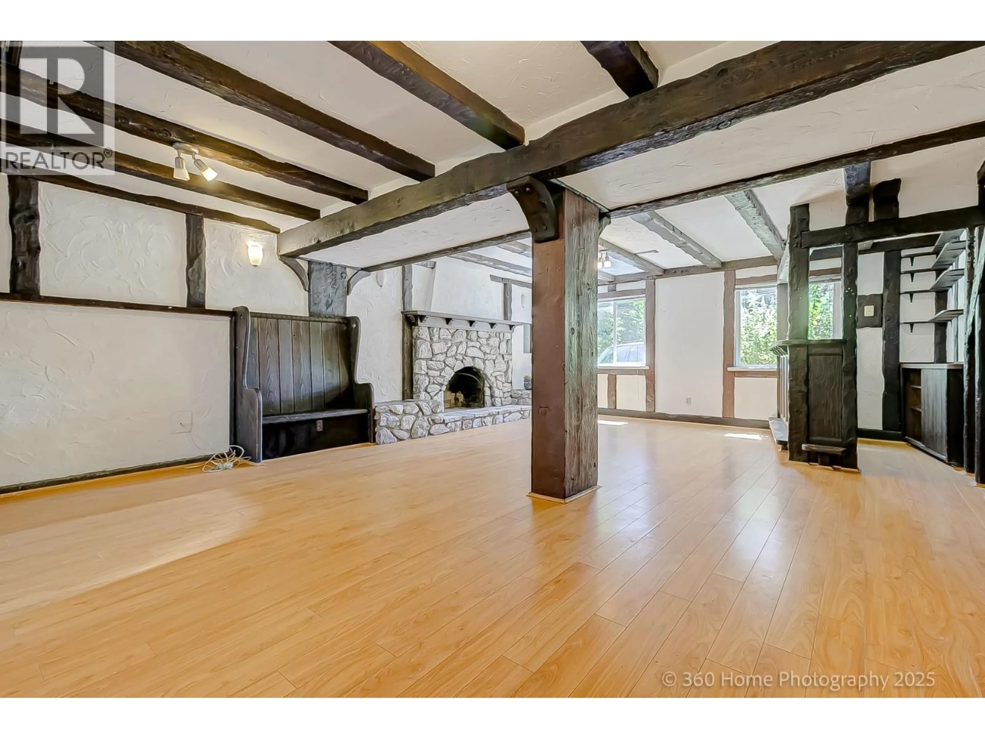 Indoor foyer for 5105 8A AVENUE, Delta British Columbia V4M1T5