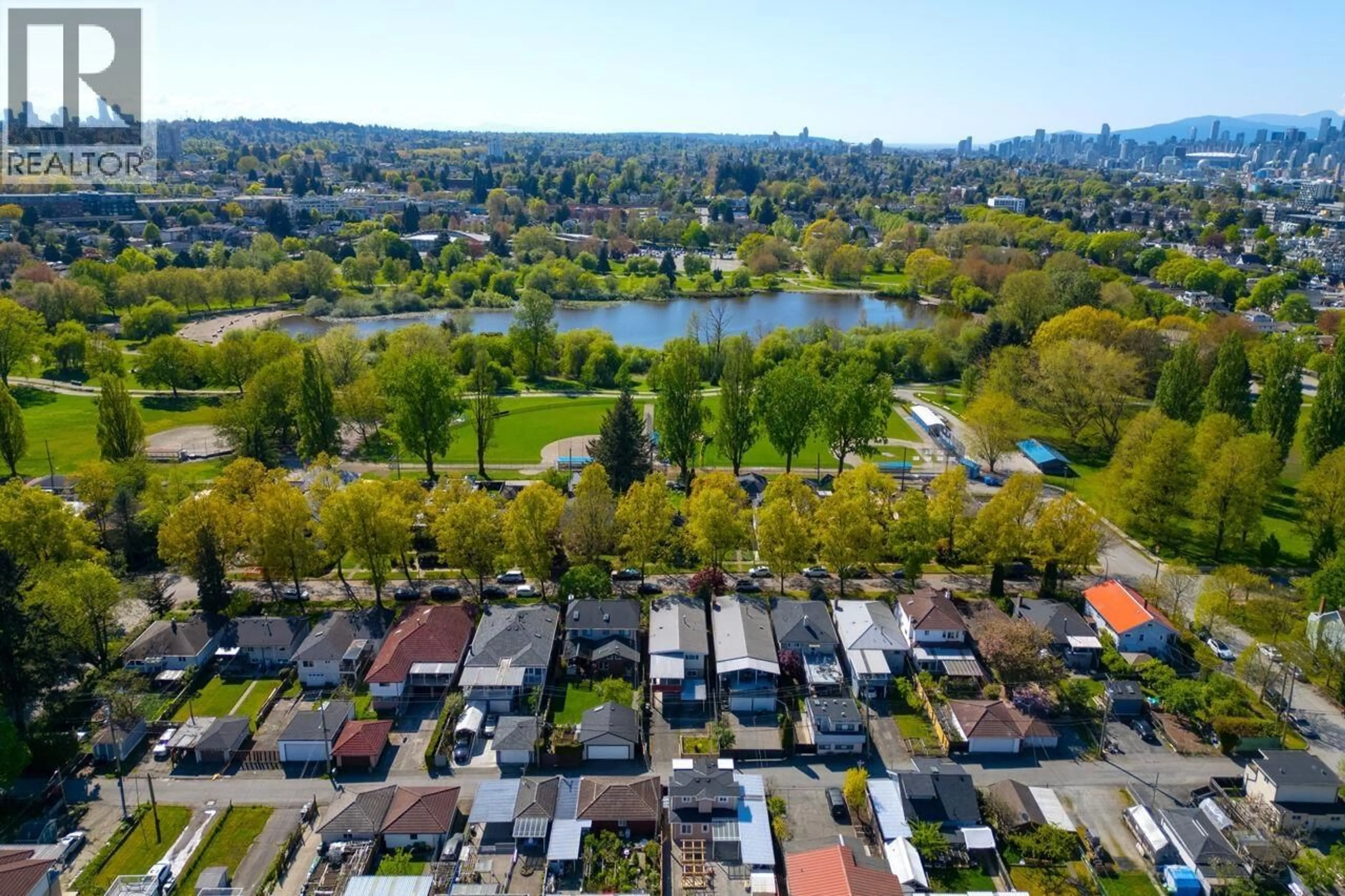 A pic from outside/outdoor area/front of a property/back of a property/a pic from drone, water/lake/river/ocean view for 3178 GARDEN DRIVE, Vancouver British Columbia V5N4Y1