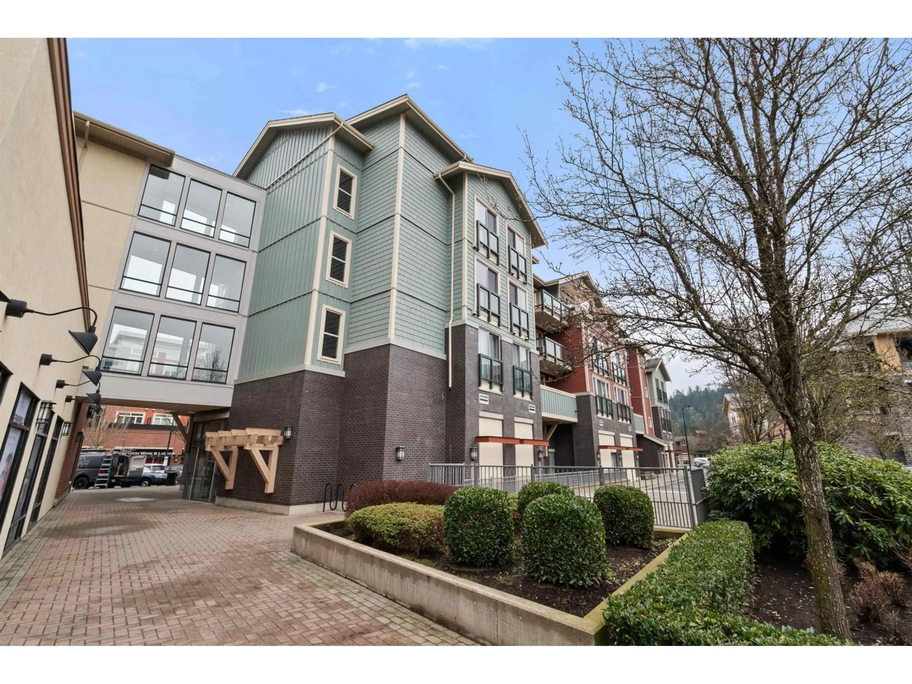A pic from outside/outdoor area/front of a property/back of a property/a pic from drone, unknown for 407 - 45530 MARKET WAY, Chilliwack British Columbia V2R0M5