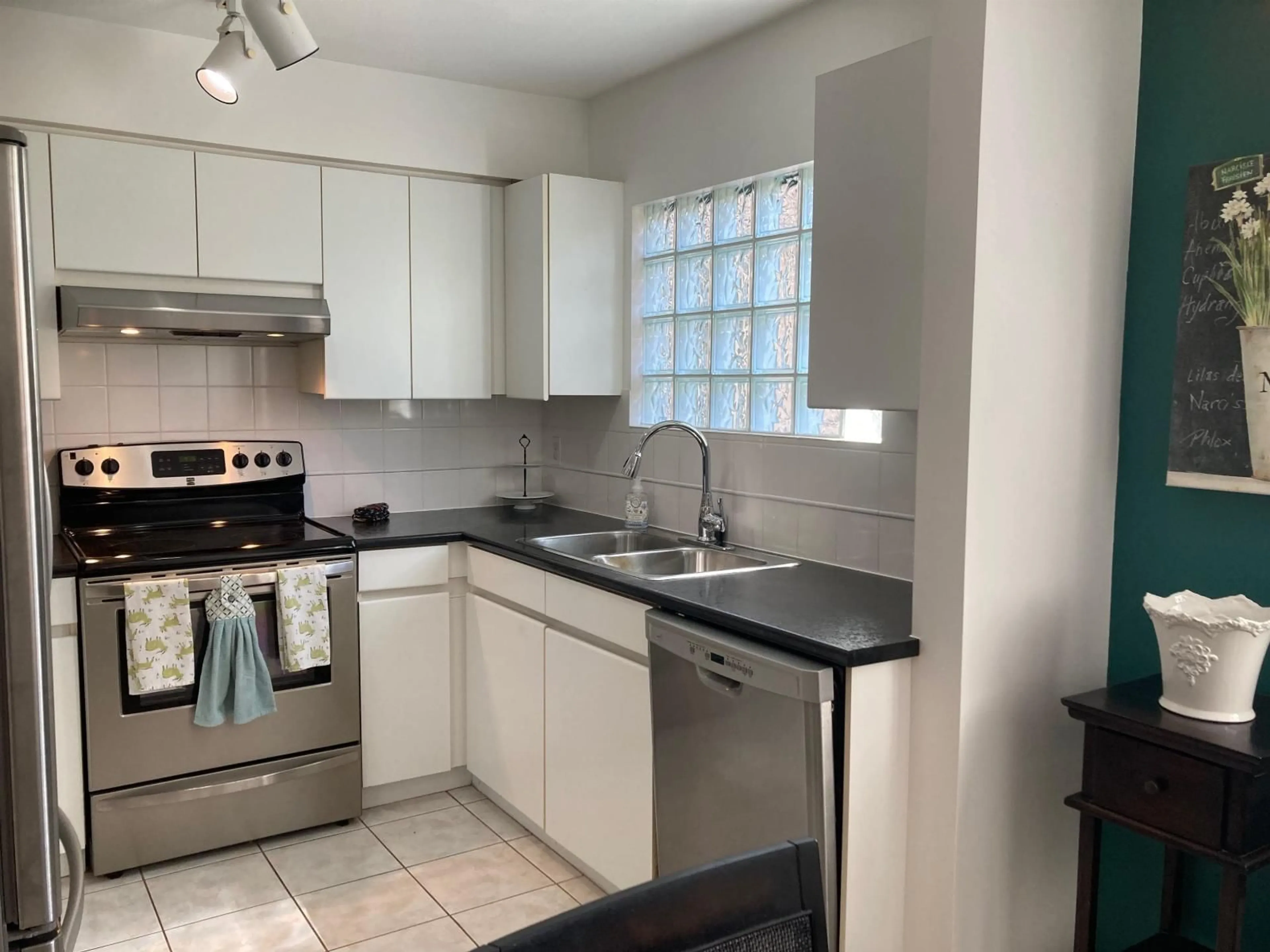Standard kitchen, ceramic/tile floor for 205 - 1533 BEST STREET, White Rock British Columbia V4B4E9