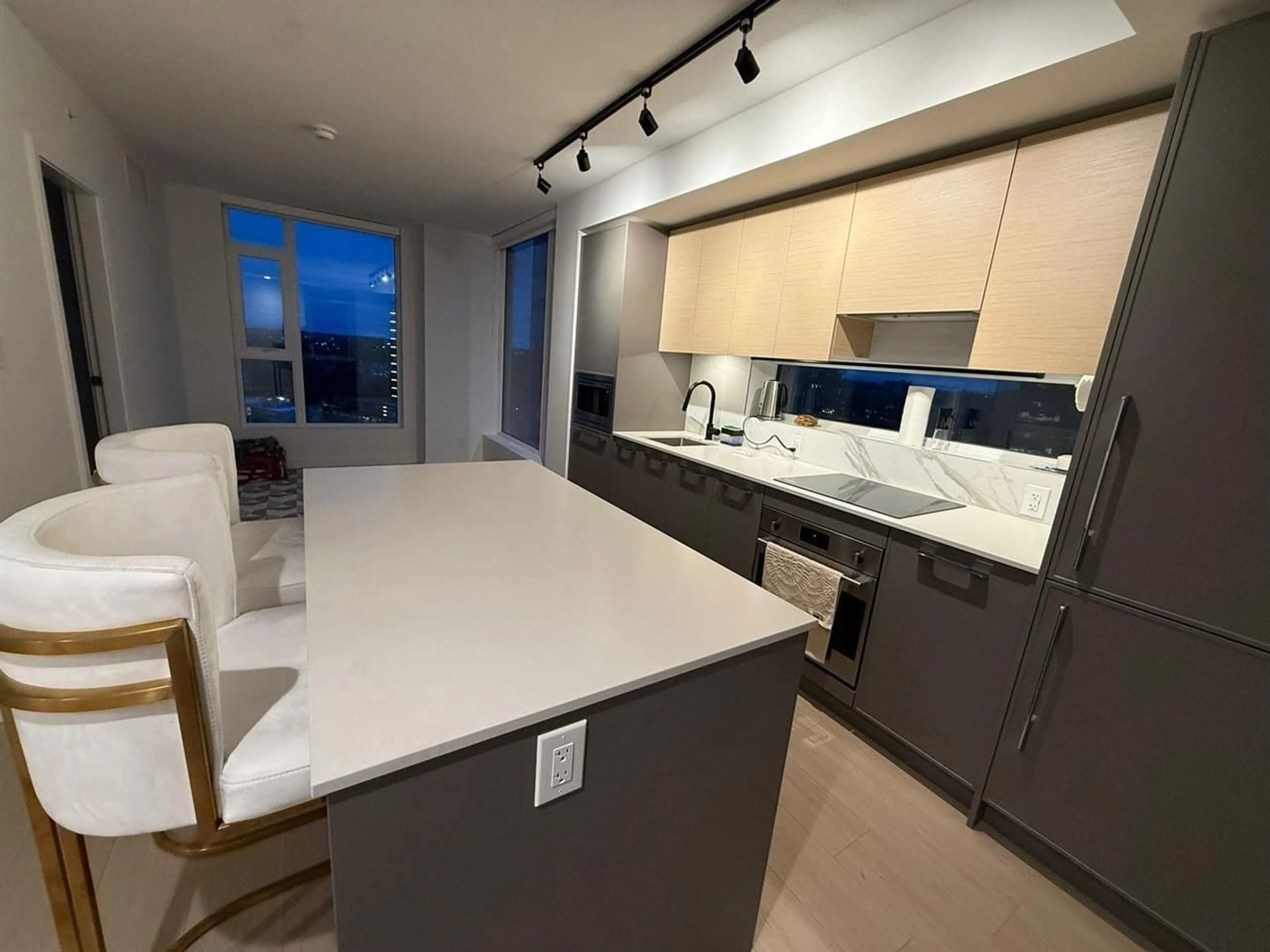 Open concept kitchen, ceramic/tile floor for 1503 - 13745 GEORGE JUNCTION, Surrey British Columbia V3T0V8