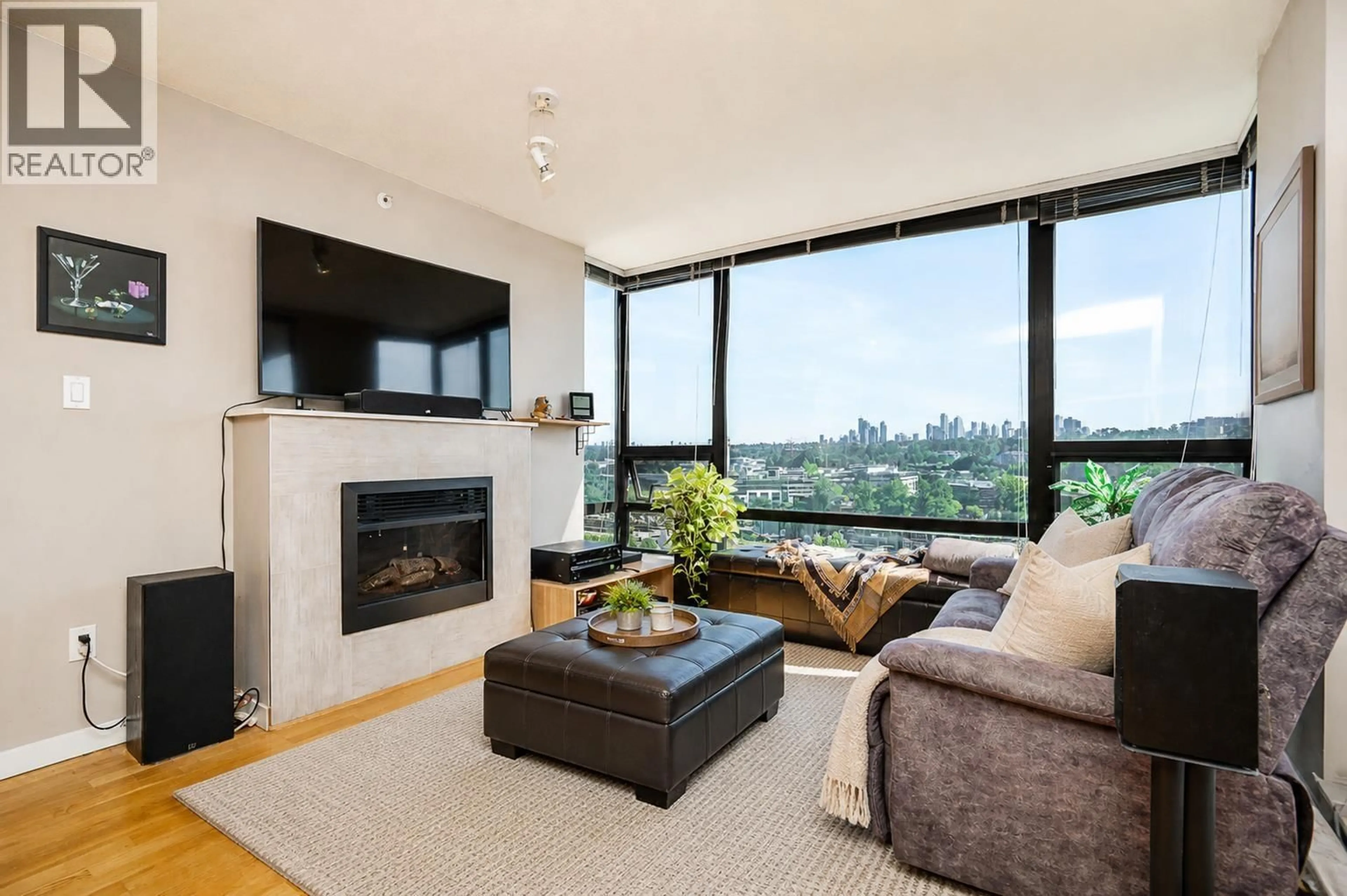 Living room with furniture, unknown for 1504 - 4178 DAWSON STREET, Burnaby British Columbia V5C0A1
