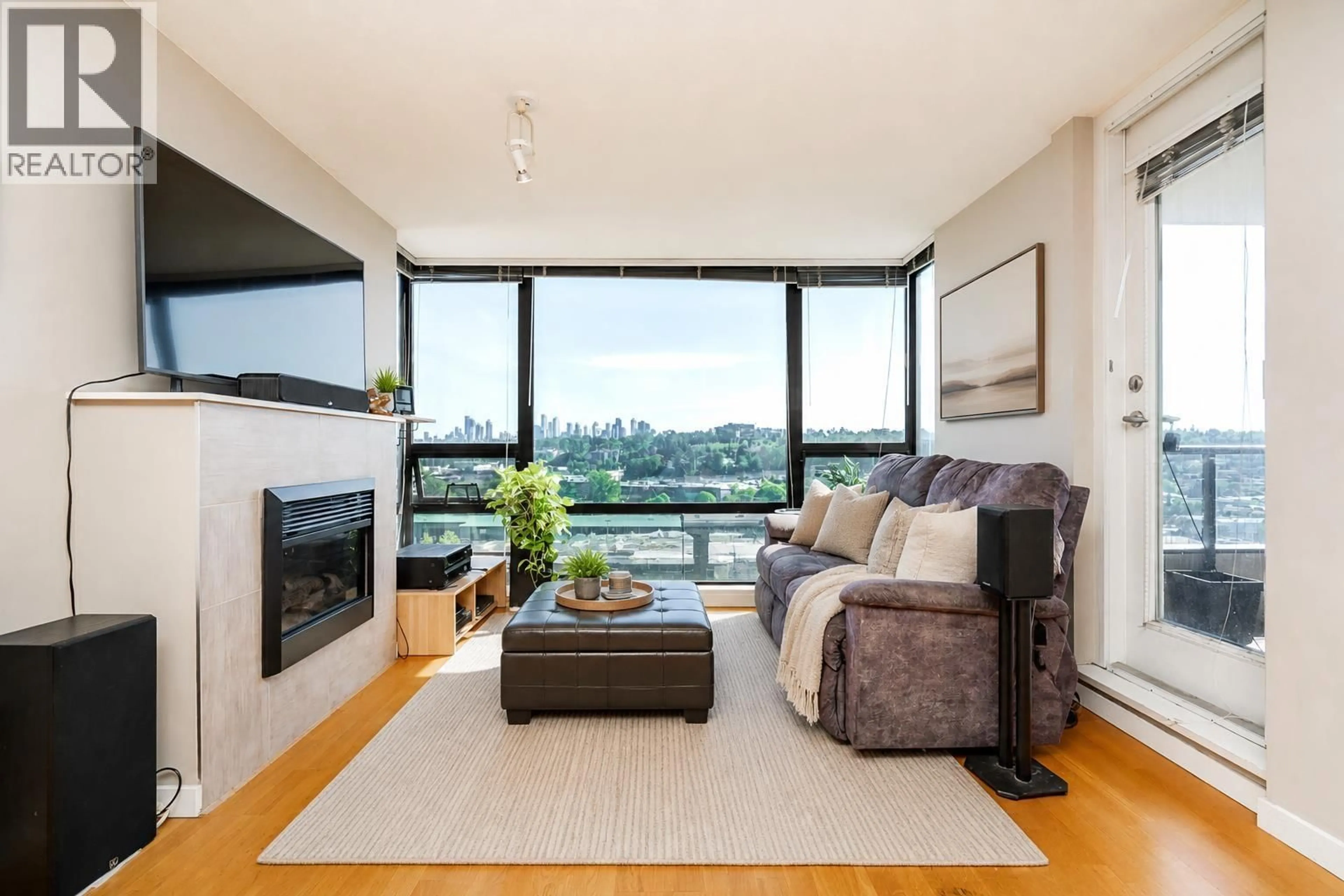 Living room with furniture, unknown for 1504 - 4178 DAWSON STREET, Burnaby British Columbia V5C0A1