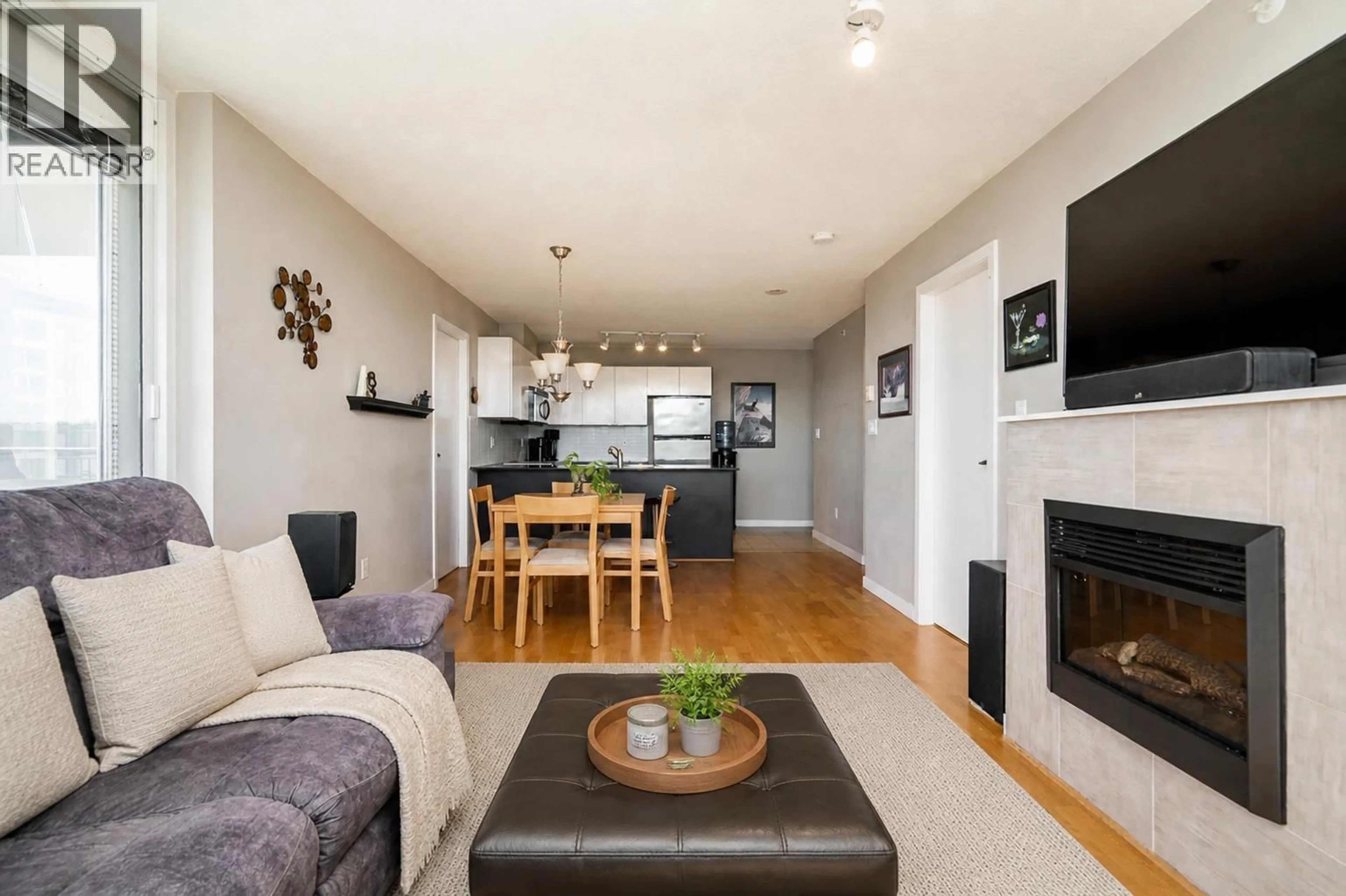 Living room with furniture, wood/laminate floor for 1504 - 4178 DAWSON STREET, Burnaby British Columbia V5C0A1