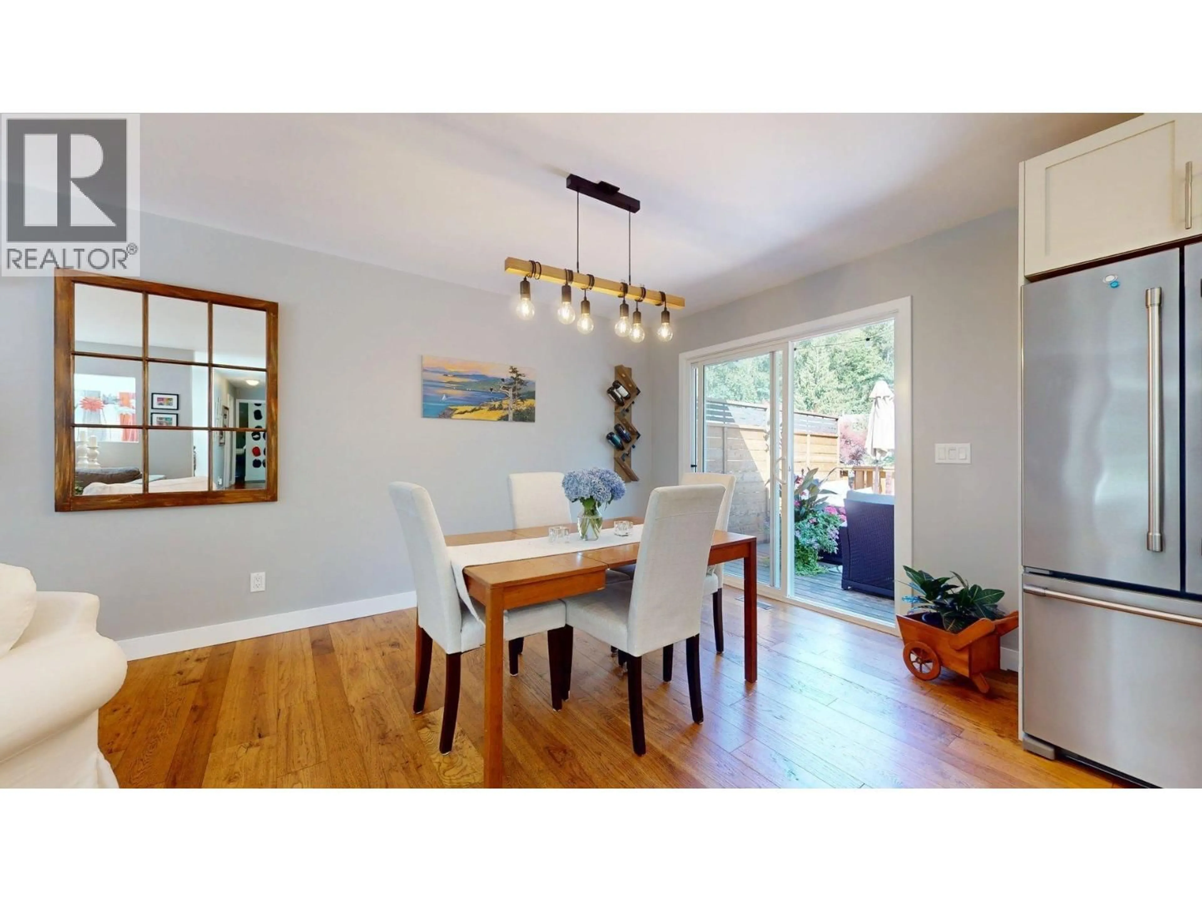 Dining room, wood/laminate floor for 38549 WESTWAY AVENUE, Squamish British Columbia V8B0W4