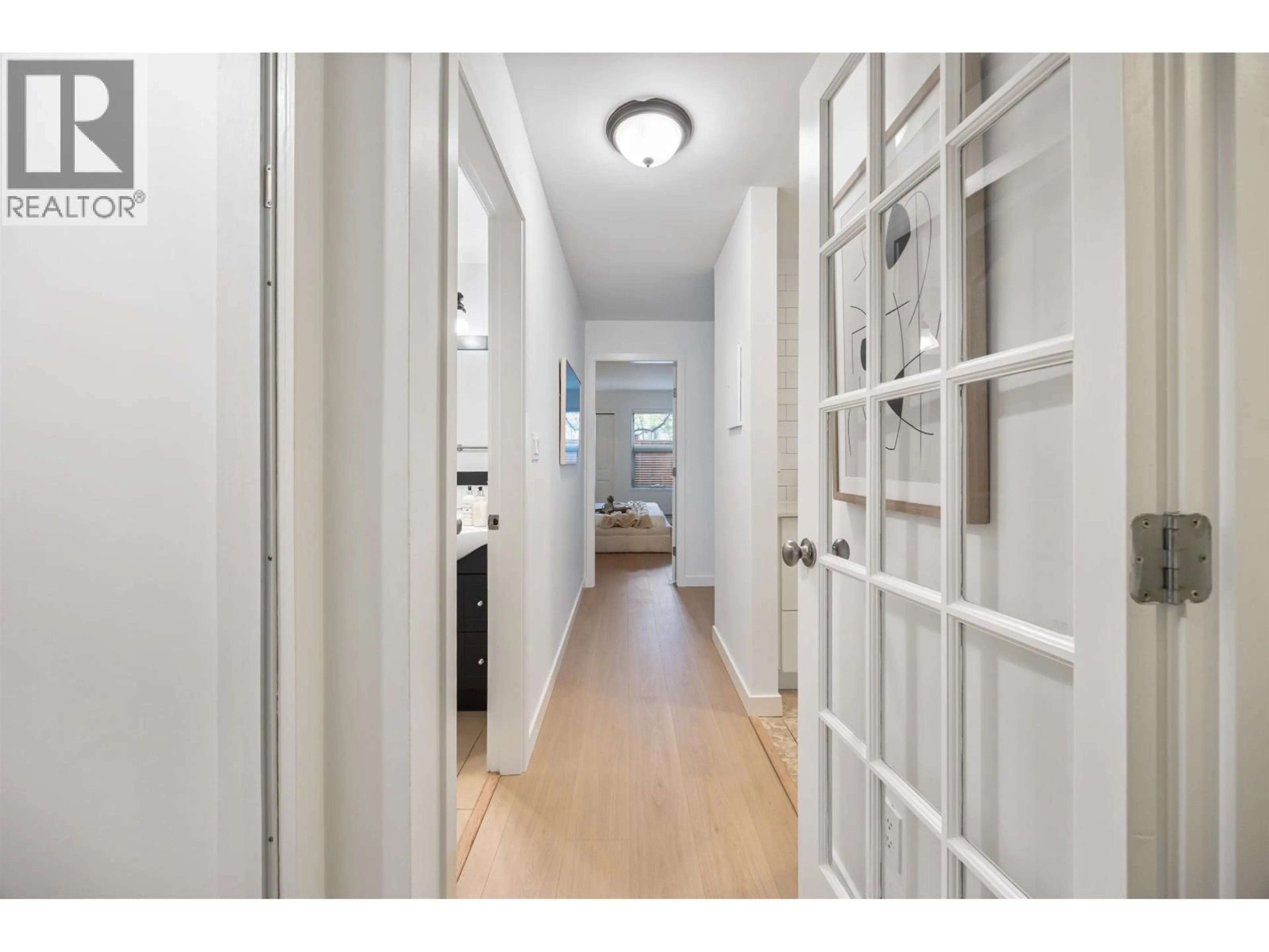 Indoor entryway for 105 - 1440 BROADWAY, Vancouver British Columbia V5N5P2