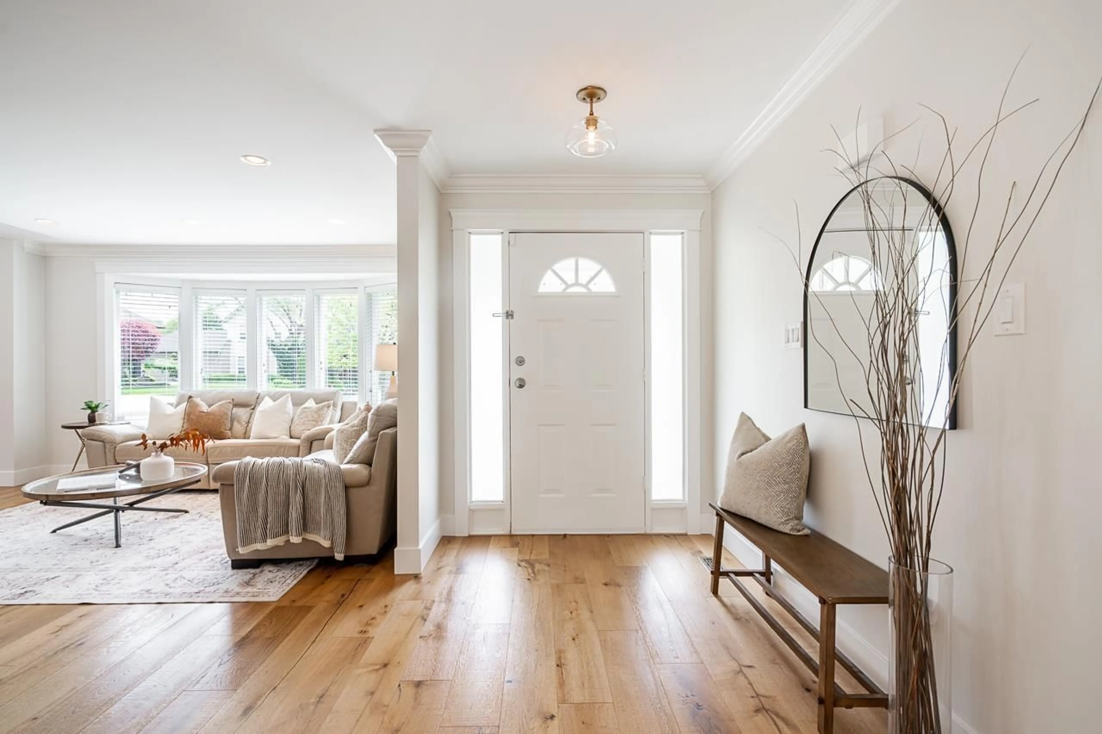 Indoor entryway for 15395 112A AVENUE, Surrey British Columbia V3R8Z2