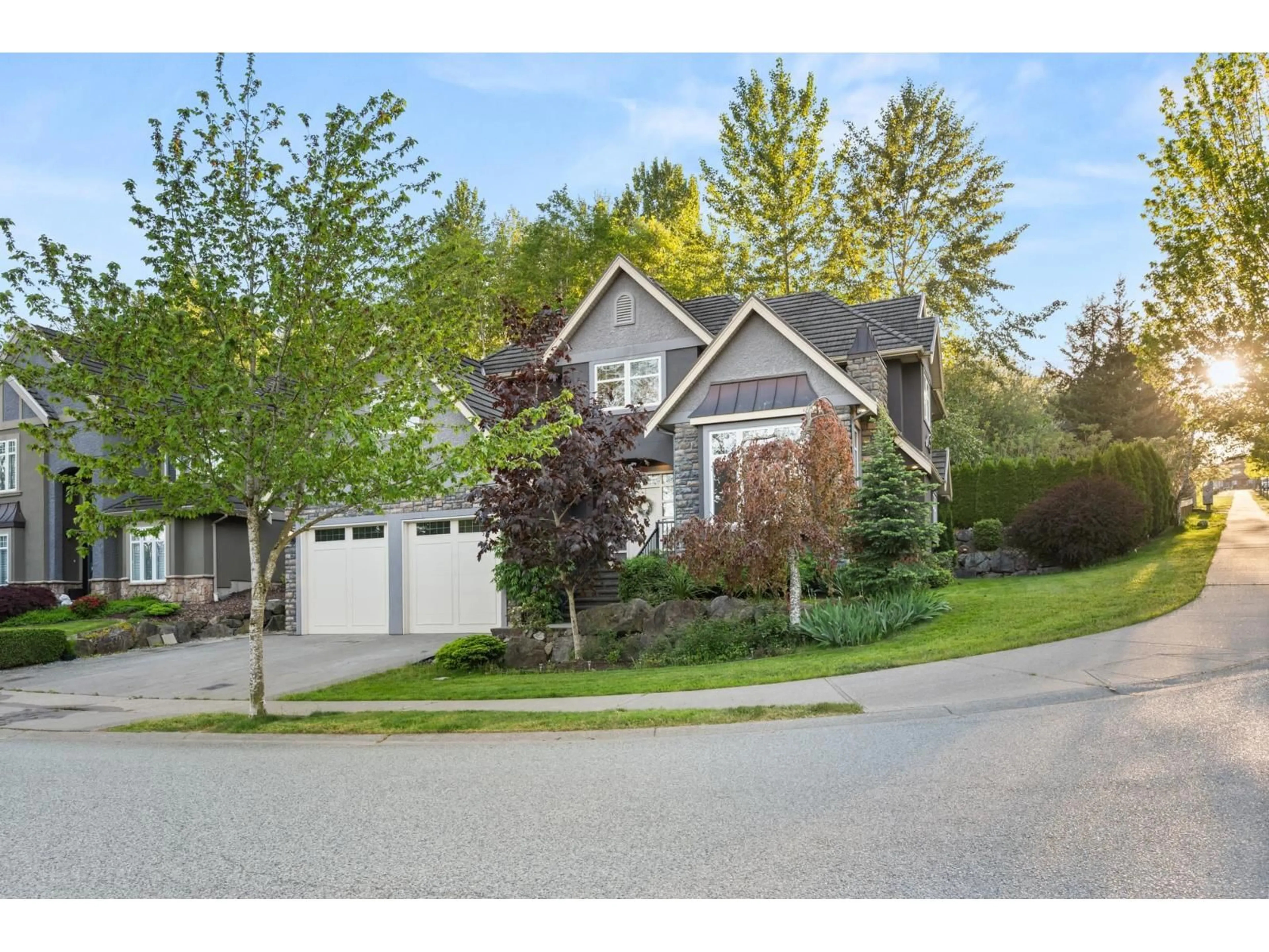 Home with vinyl exterior material, street for 35593 JADE DRIVE, Abbotsford British Columbia V3G3E7