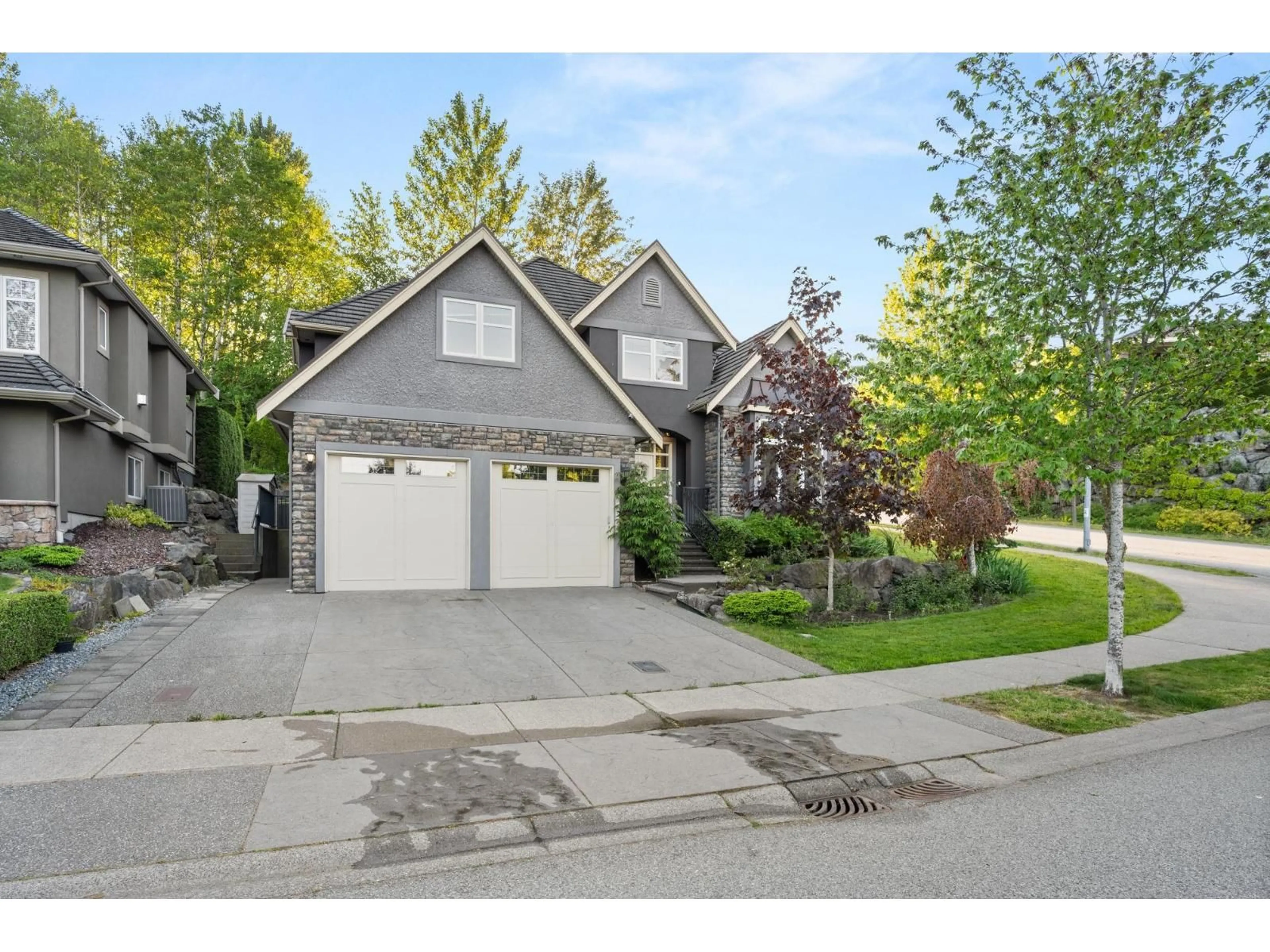 Home with vinyl exterior material, street for 35593 JADE DRIVE, Abbotsford British Columbia V3G3E7
