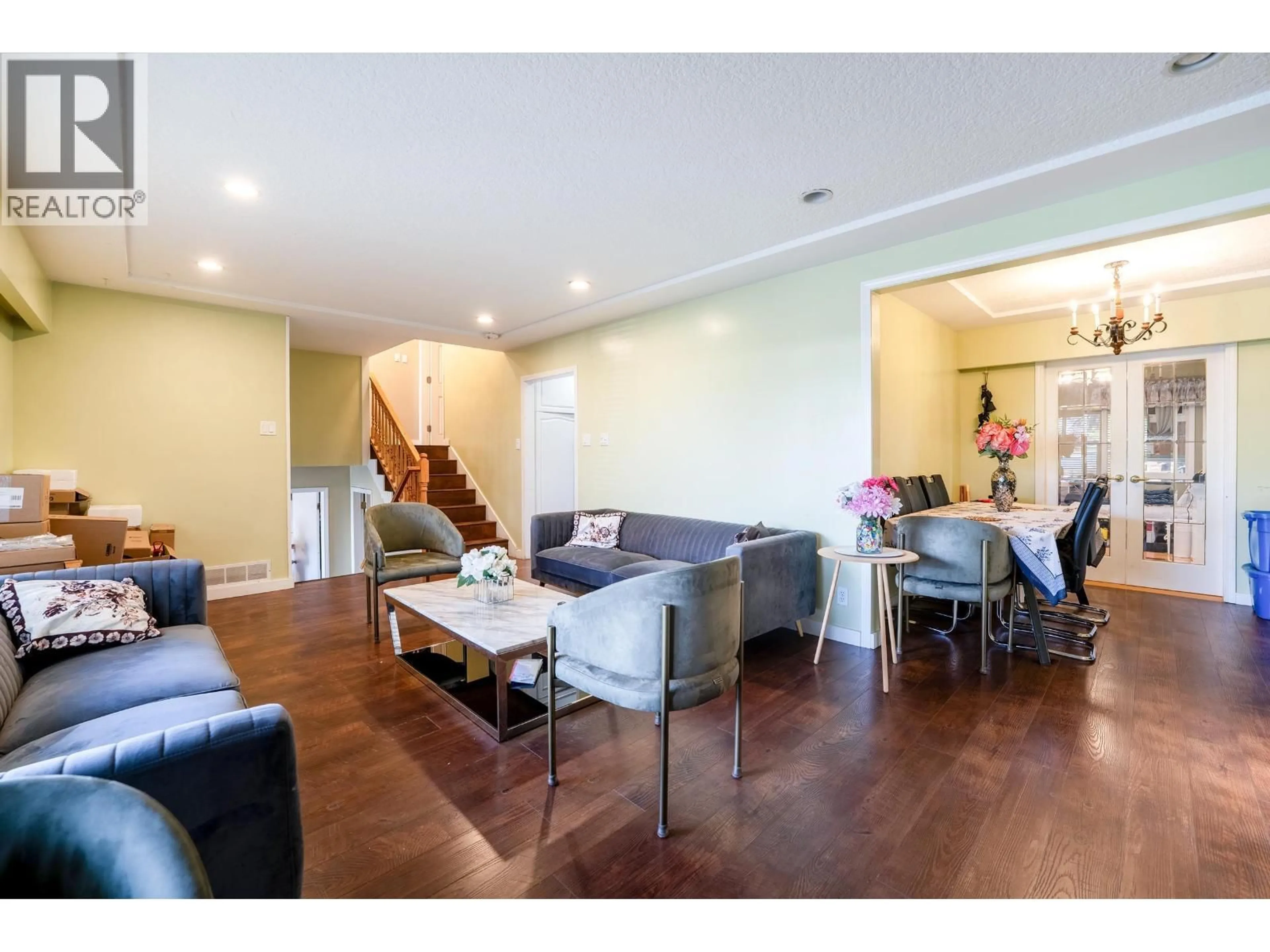 Living room with furniture, wood/laminate floor for 10140 SEACOTE ROAD, Richmond British Columbia V7A4A9