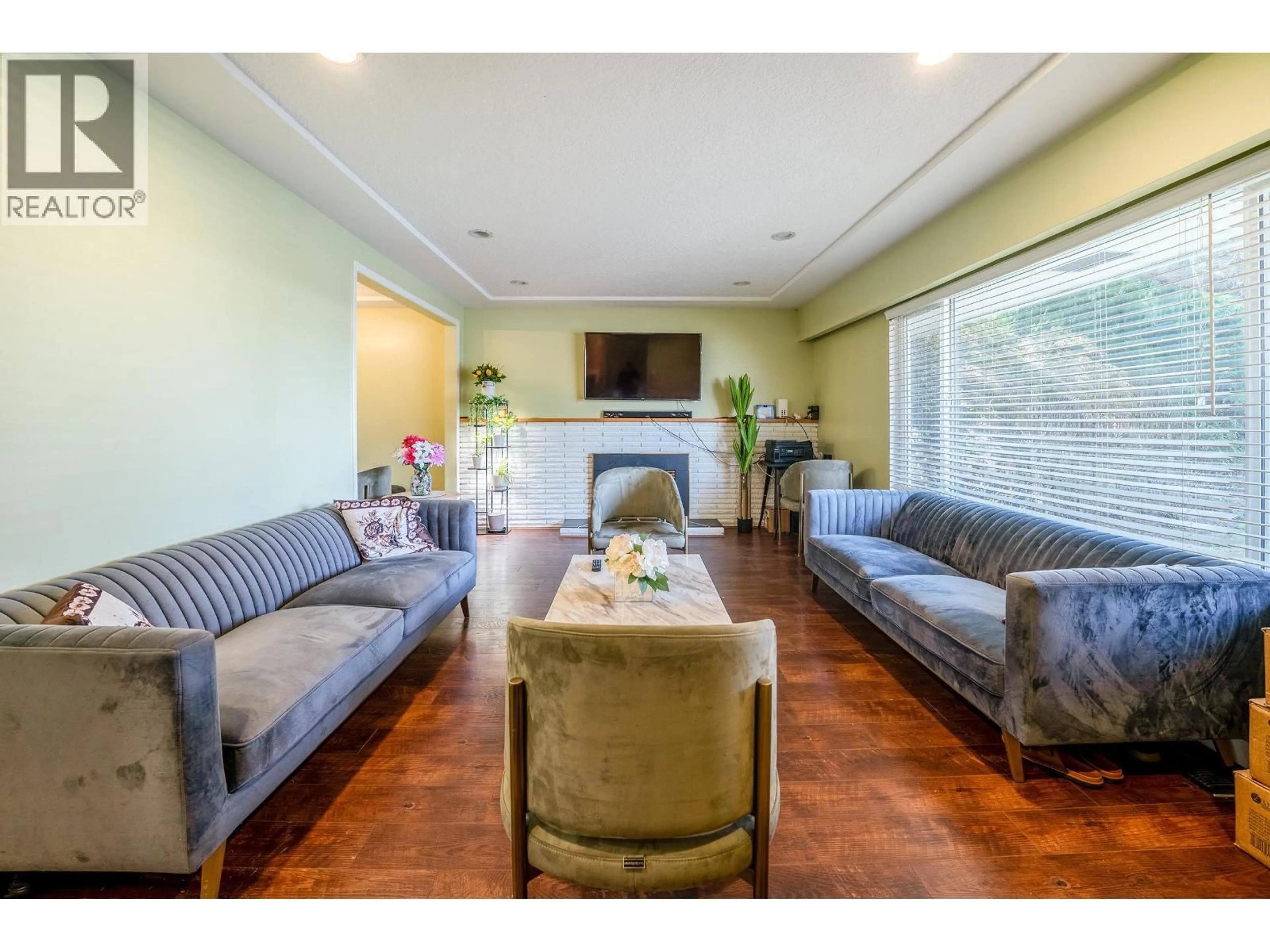 Living room with furniture, wood/laminate floor for 10140 SEACOTE ROAD, Richmond British Columbia V7A4A9