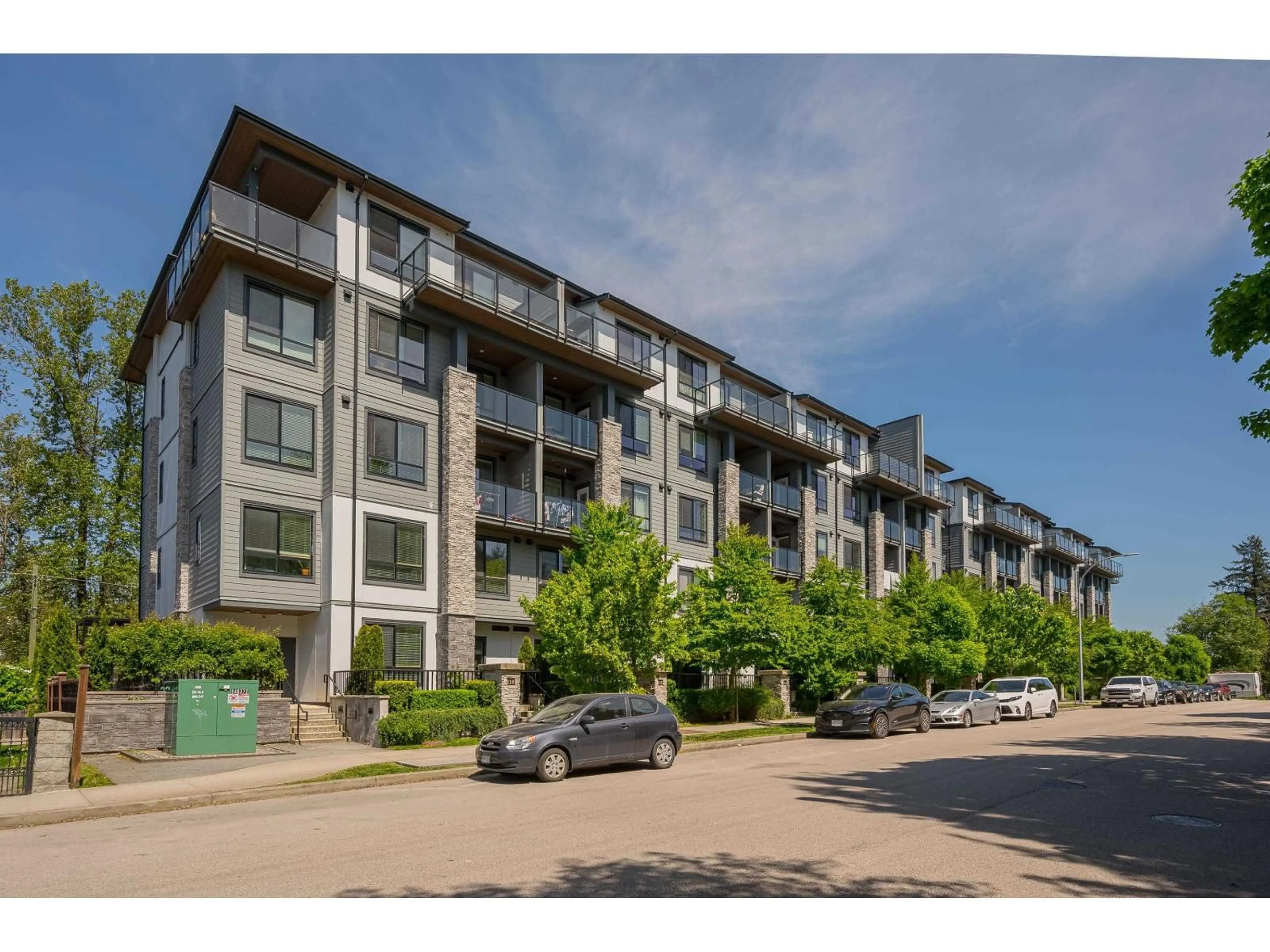 A pic from outside/outdoor area/front of a property/back of a property/a pic from drone, unknown for 112 - 15351 101 AVENUE, Surrey British Columbia V3R0G2