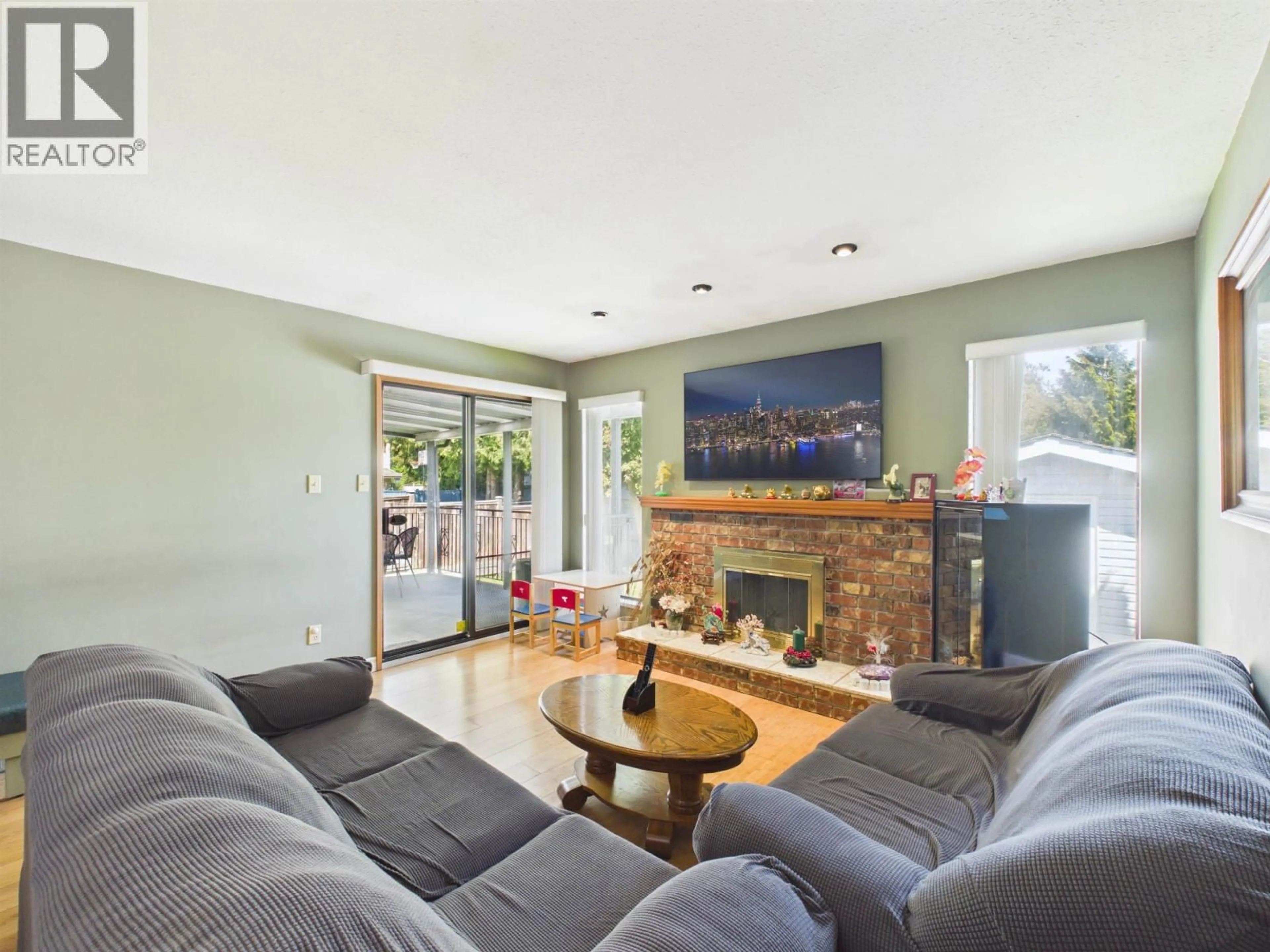 Living room with furniture, unknown for 2480 MCLENNAN AVENUE, Richmond British Columbia V6X2N7