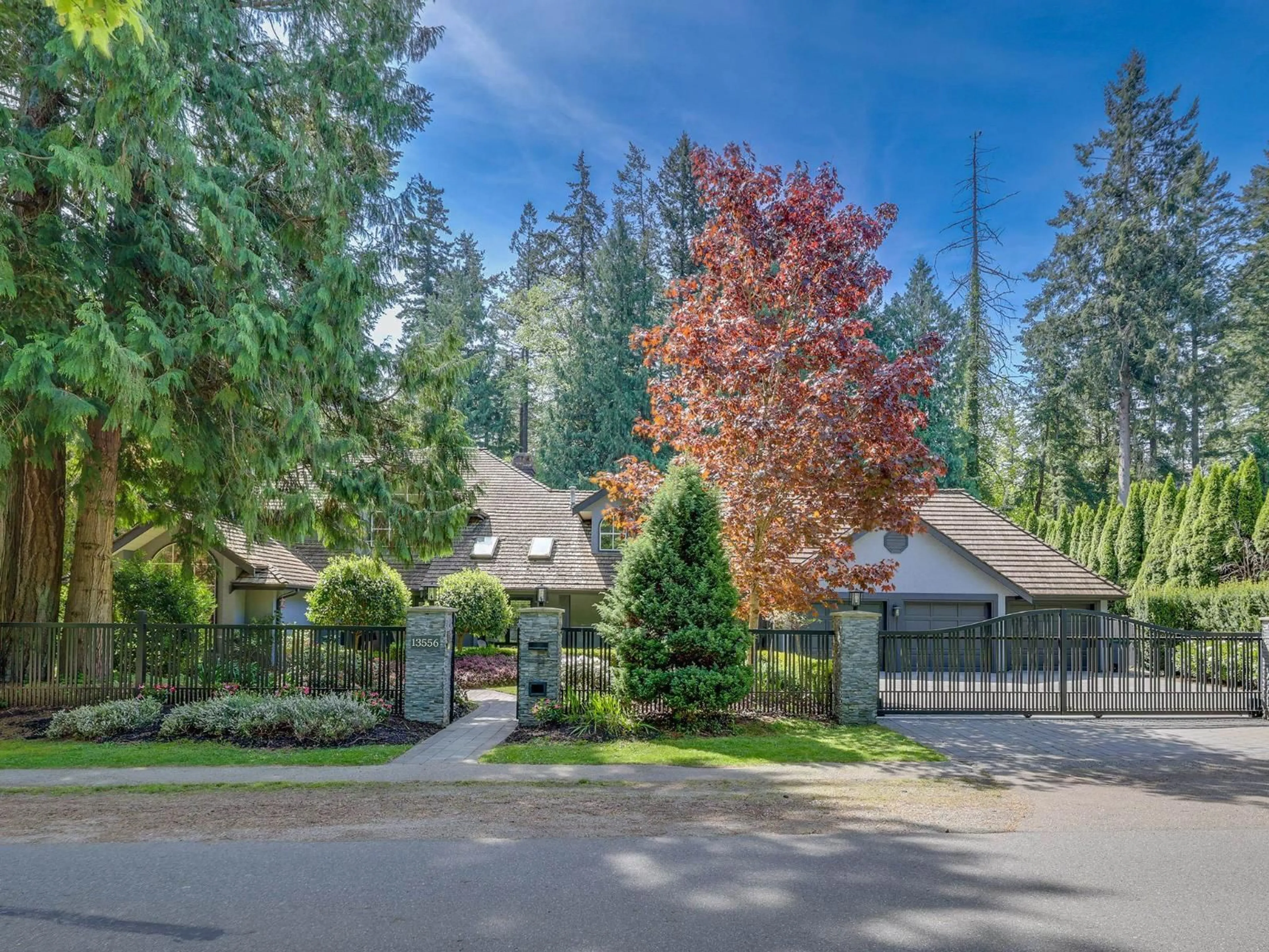 A pic from outside/outdoor area/front of a property/back of a property/a pic from drone, unknown for 13556 18 AVENUE, Surrey British Columbia V4A1W3