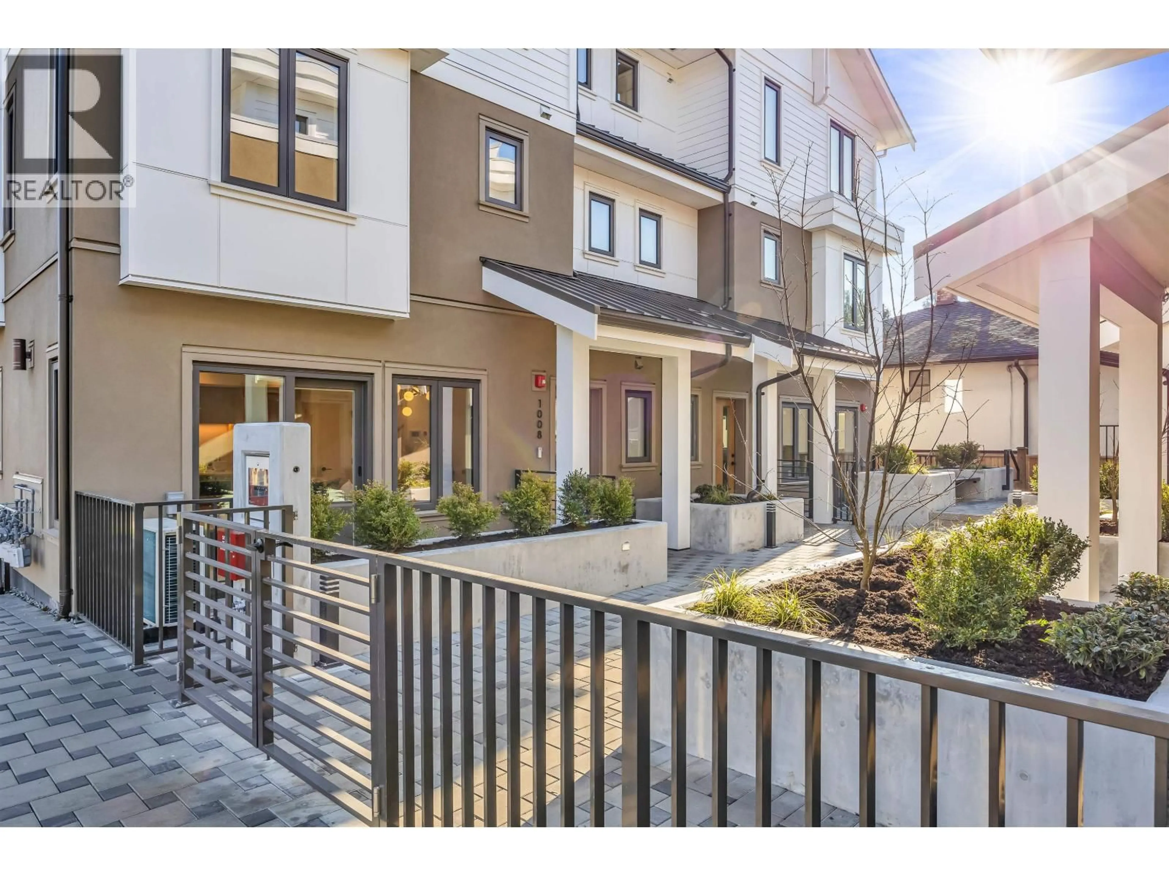 Patio, street for 1008 52ND AVENUE, Vancouver British Columbia V6P1H5