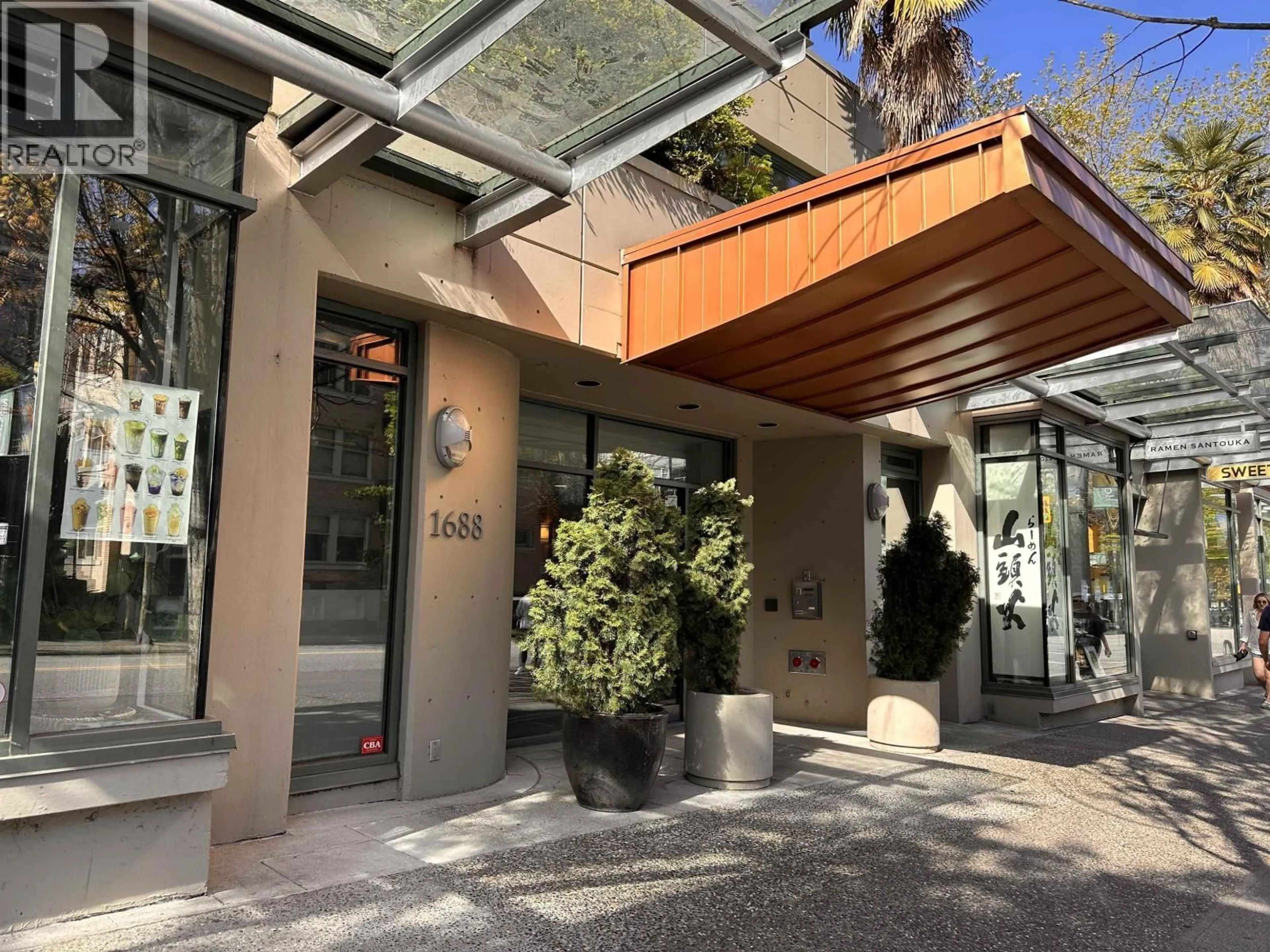 Indoor foyer for 214 - 1688 ROBSON STREET, Vancouver British Columbia V6G1C7