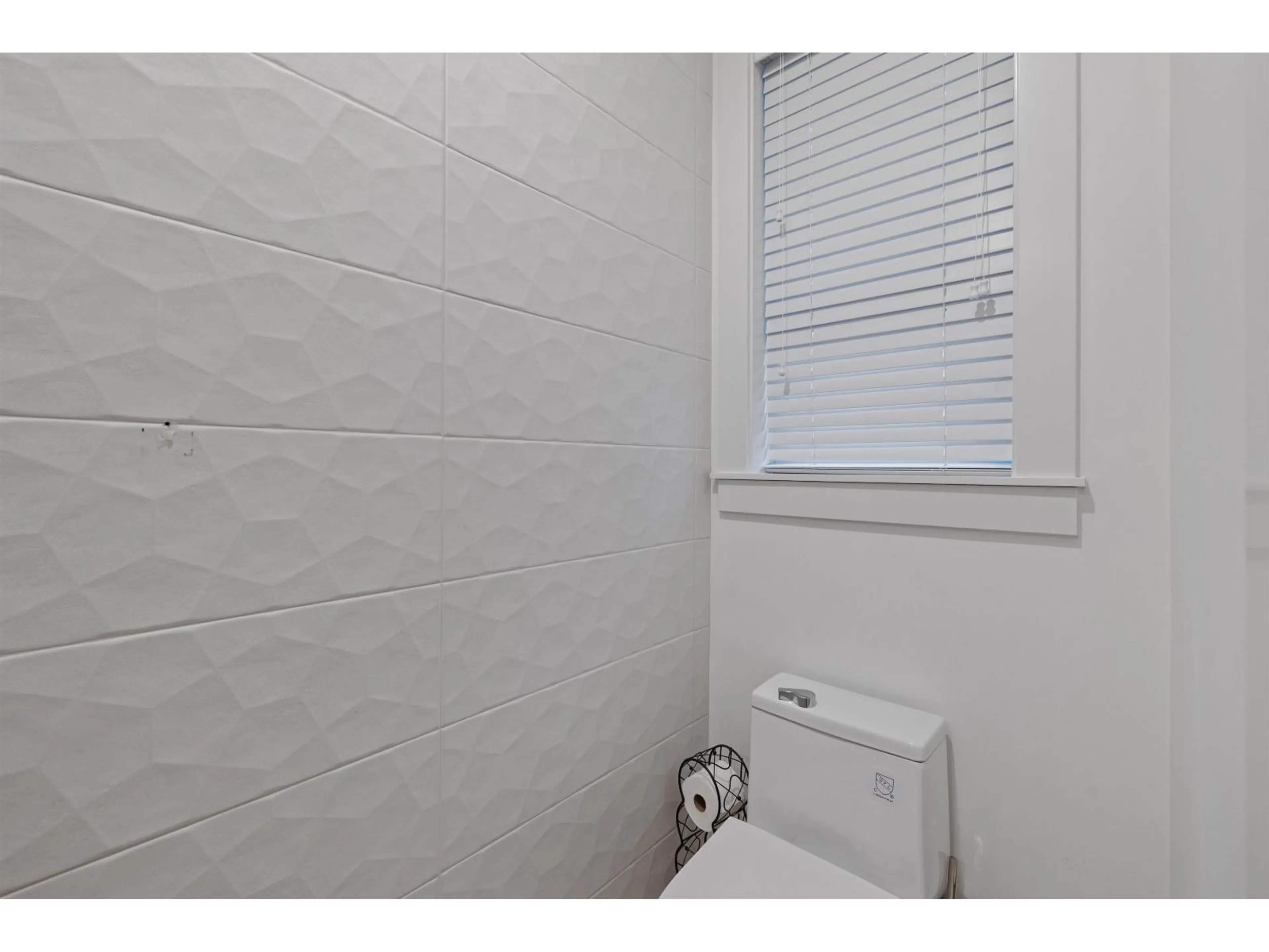 Standard bathroom, unknown for 27 - 19749 55 AVENUE, Langley British Columbia V3A3W8