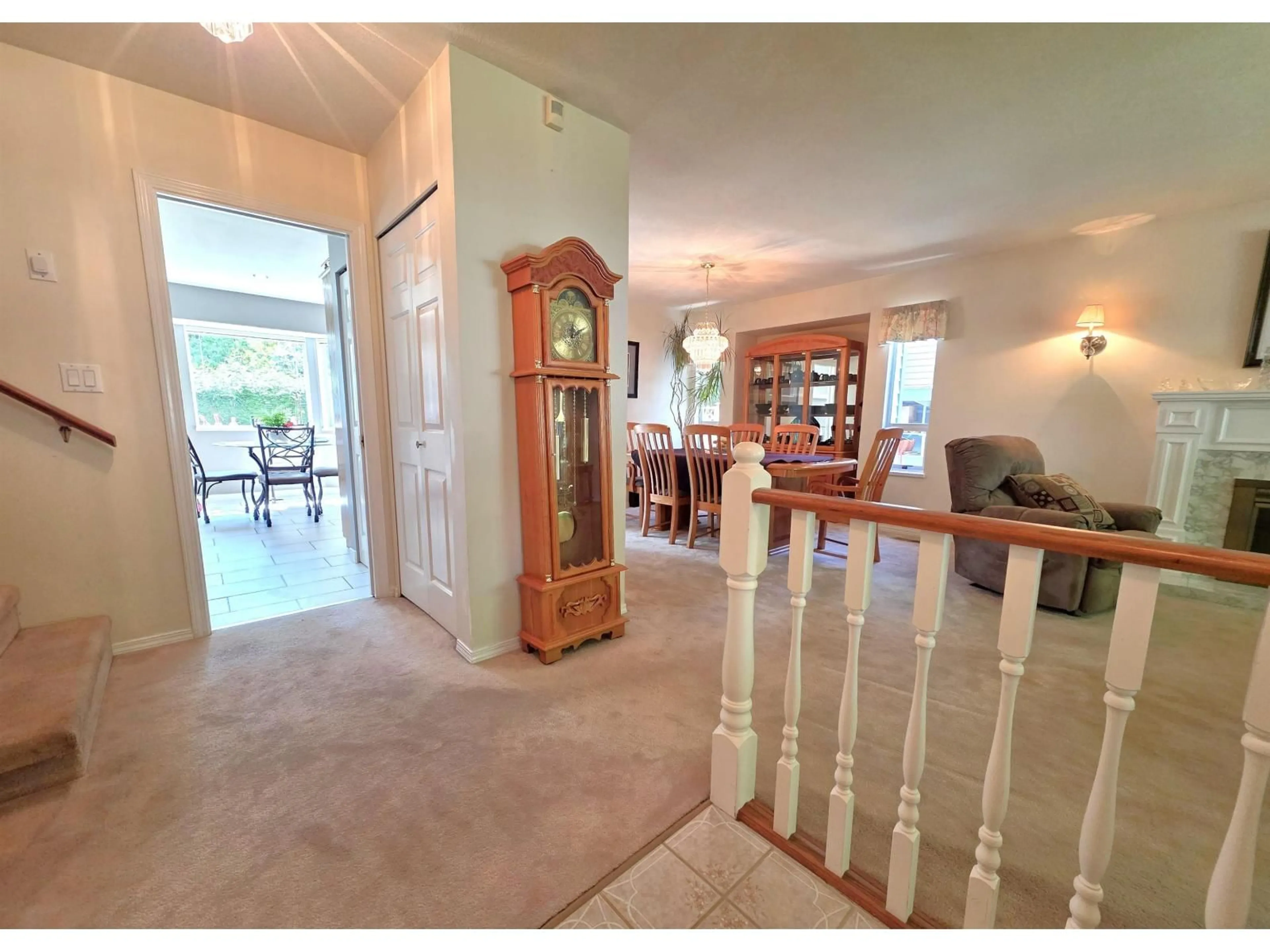 Indoor foyer for 15734 97A AVENUE, Surrey British Columbia V4N2V1