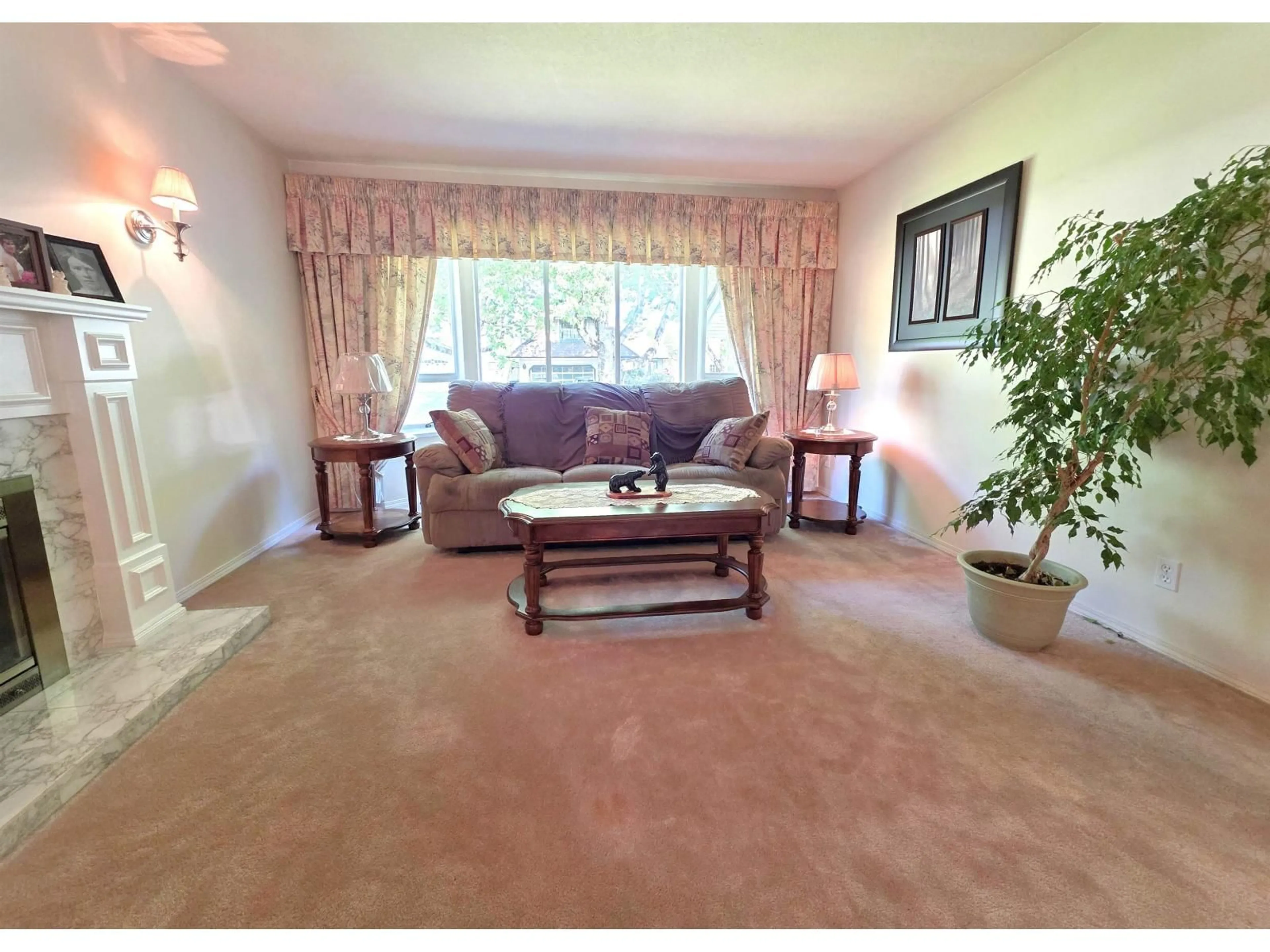 Living room with furniture, carpet floor for 15734 97A AVENUE, Surrey British Columbia V4N2V1