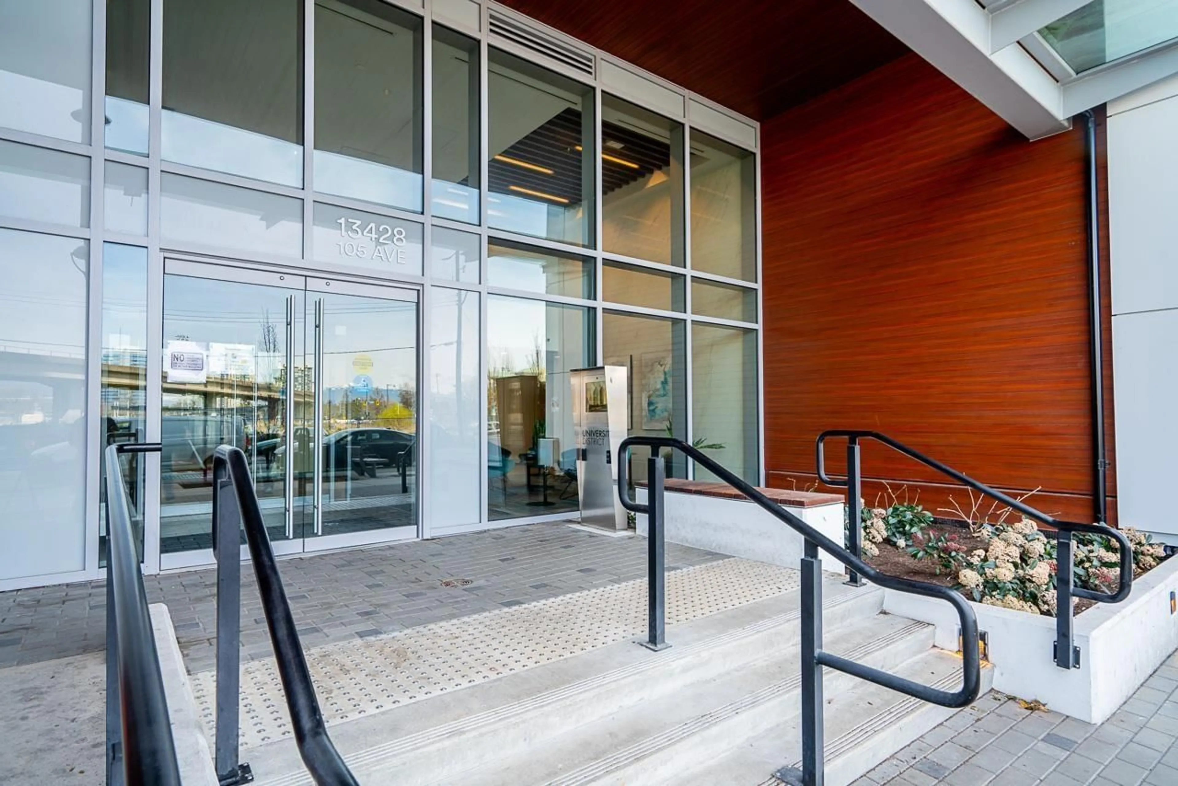 Indoor foyer for 2508 - 13428 105 AVENUE, Surrey British Columbia V3T0S6