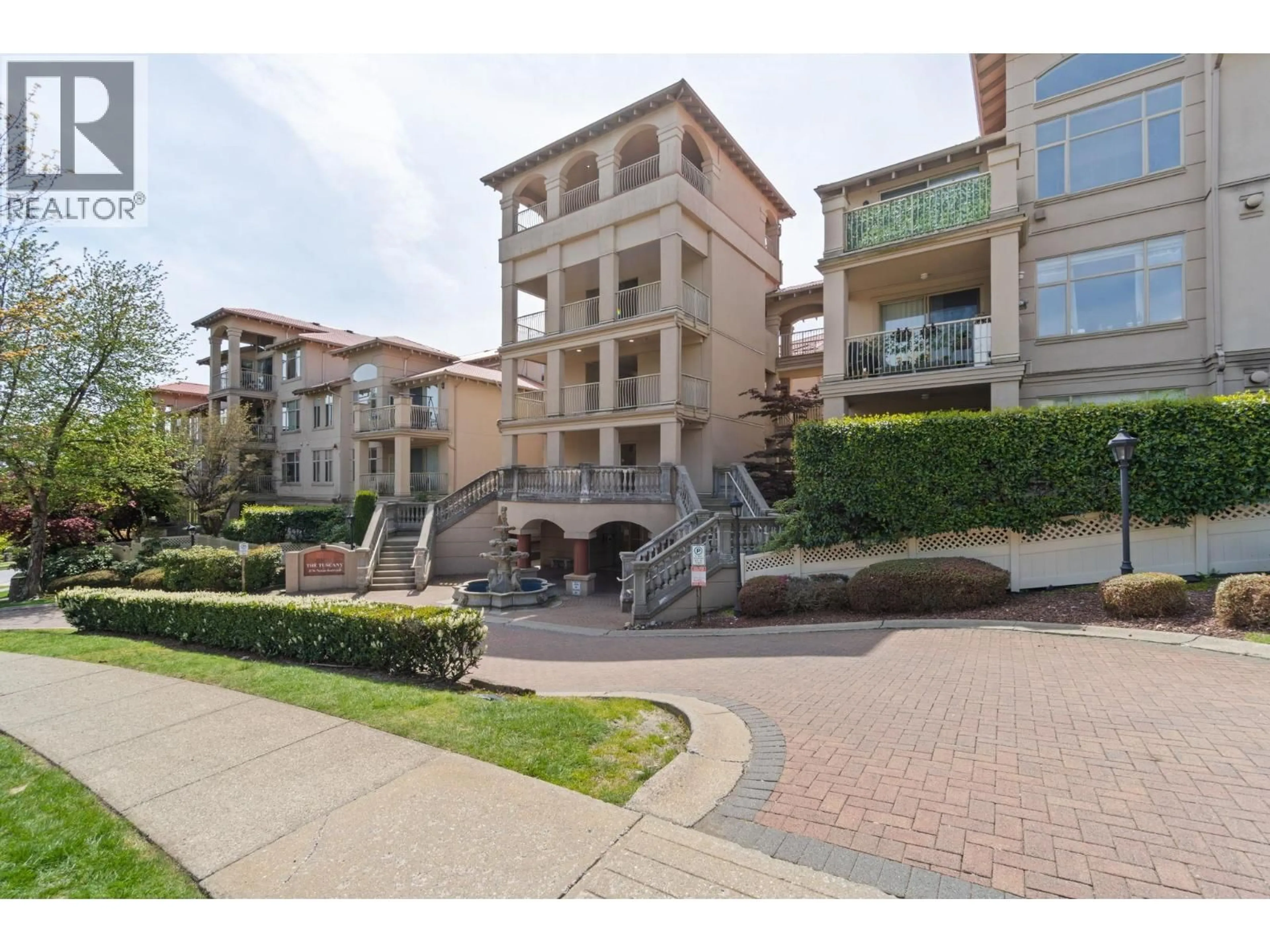 Patio, street for 302 - 3176 PLATEAU BOULEVARD, Coquitlam British Columbia V3E3J2
