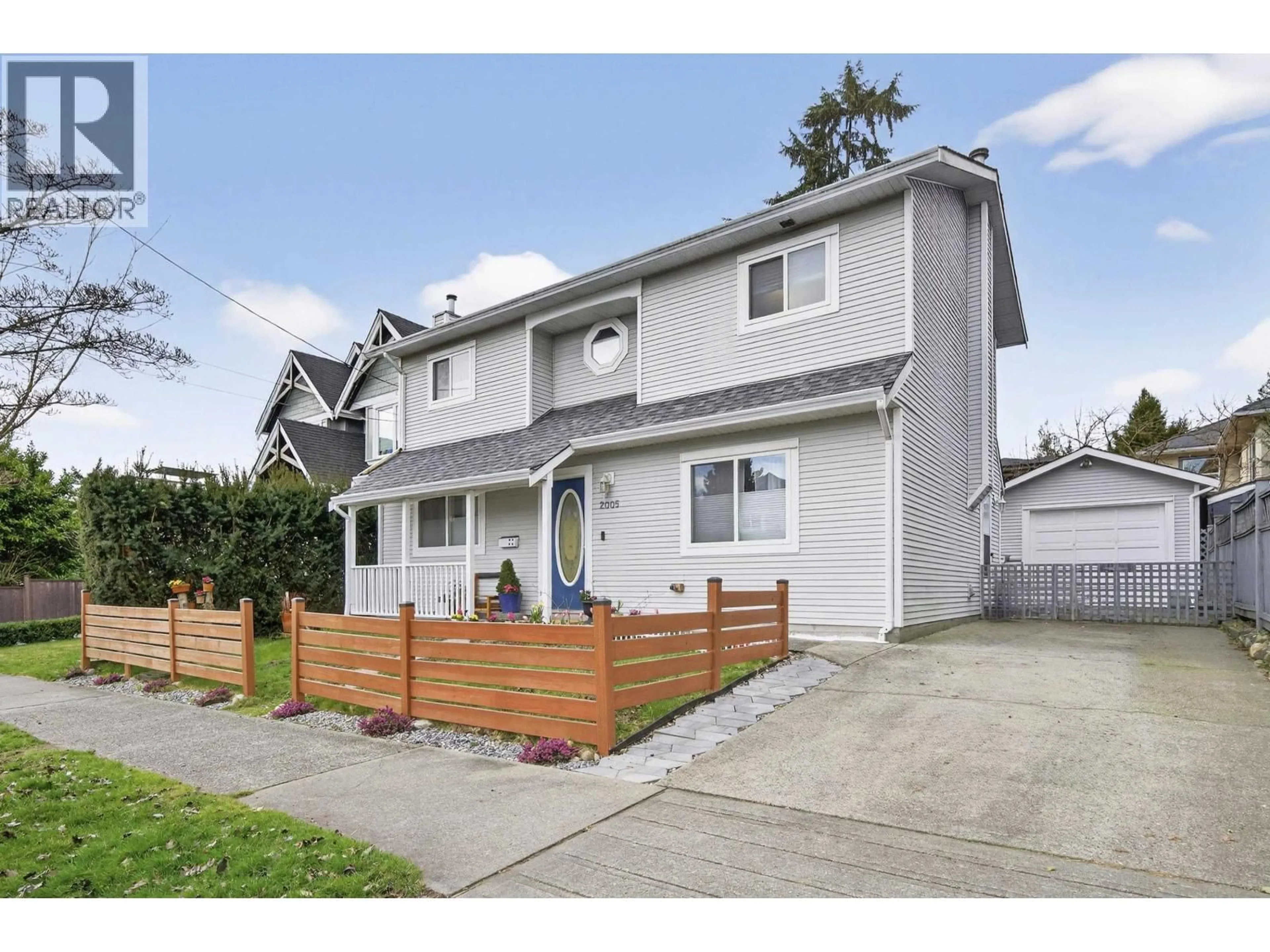 Home with vinyl exterior material, street for 2005 LONDON STREET, New Westminster British Columbia V3M3E6