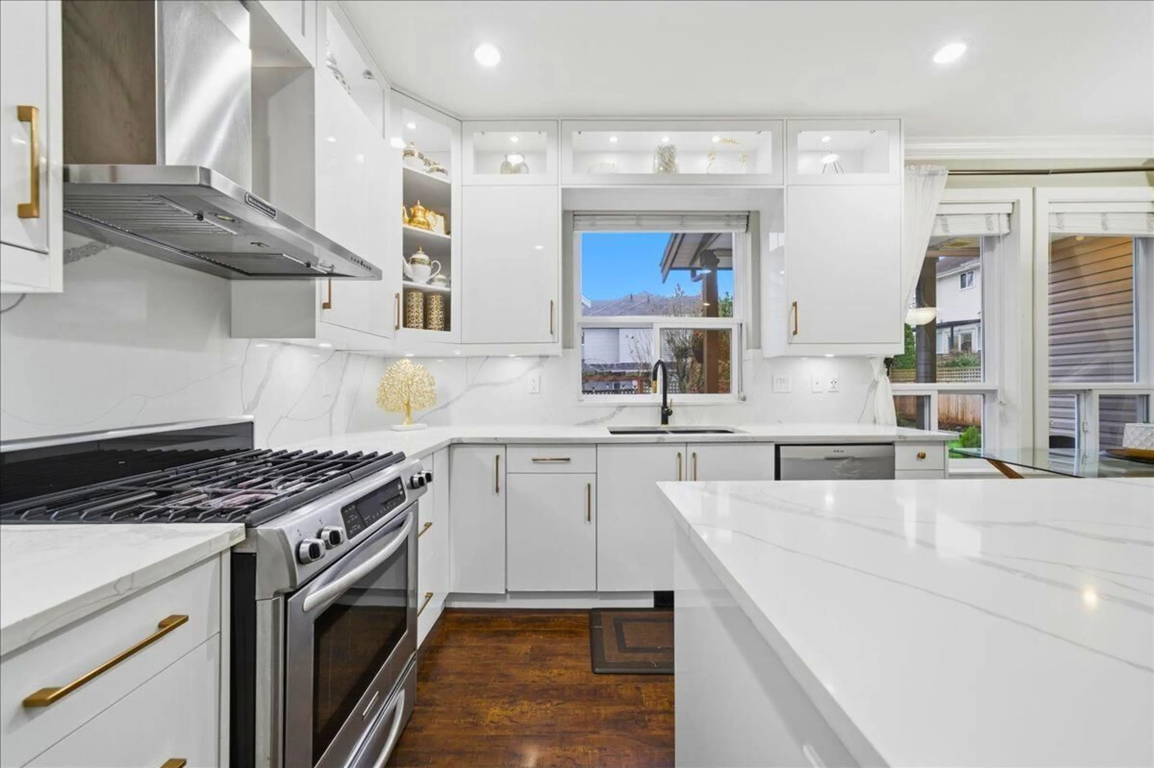 Contemporary kitchen, ceramic/tile floor for 6060 145A STREET, Surrey British Columbia V3S4R5