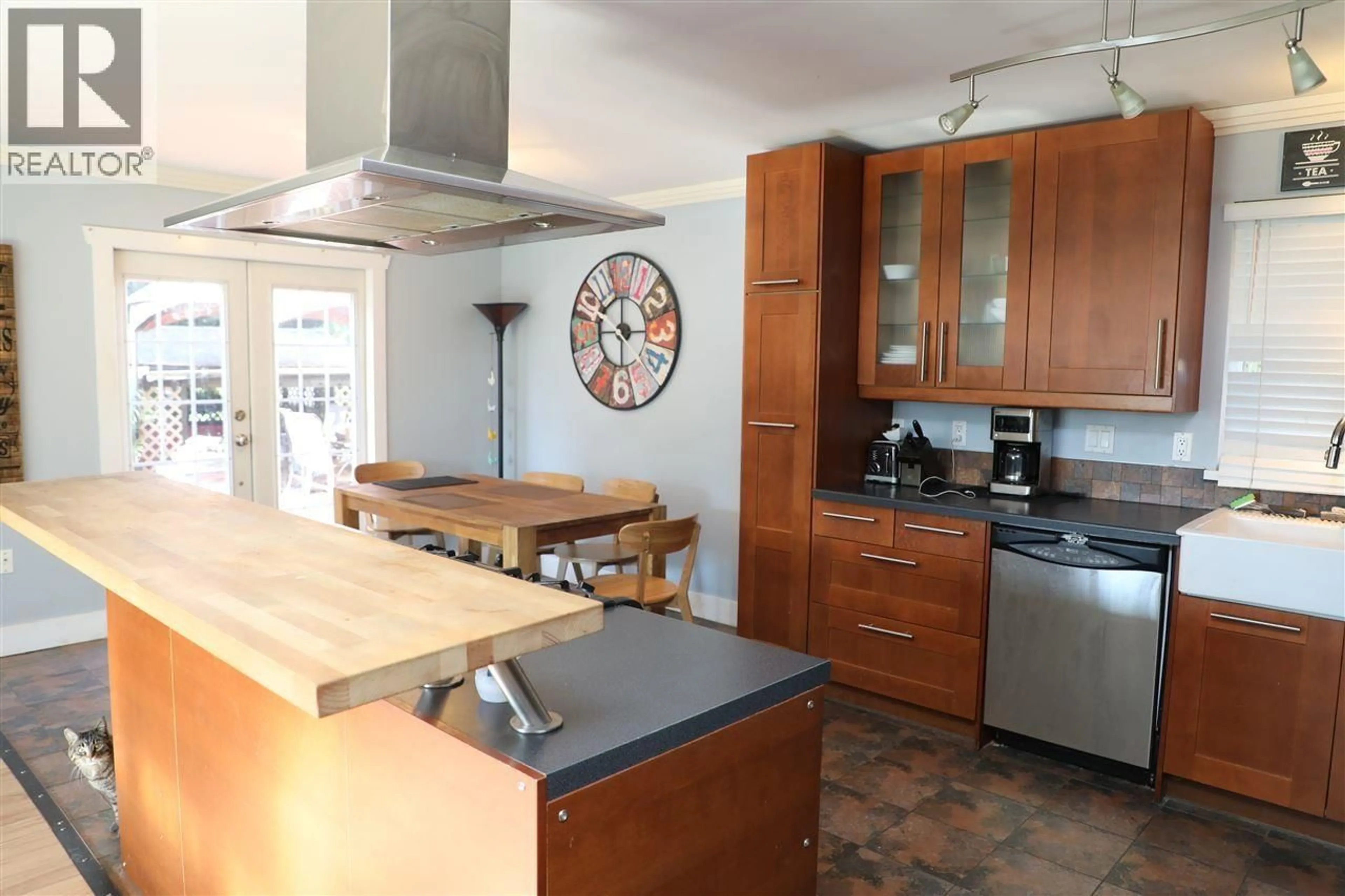 Standard kitchen, unknown for 1857 WARWICK AVENUE, Port Coquitlam British Columbia V3C4P6