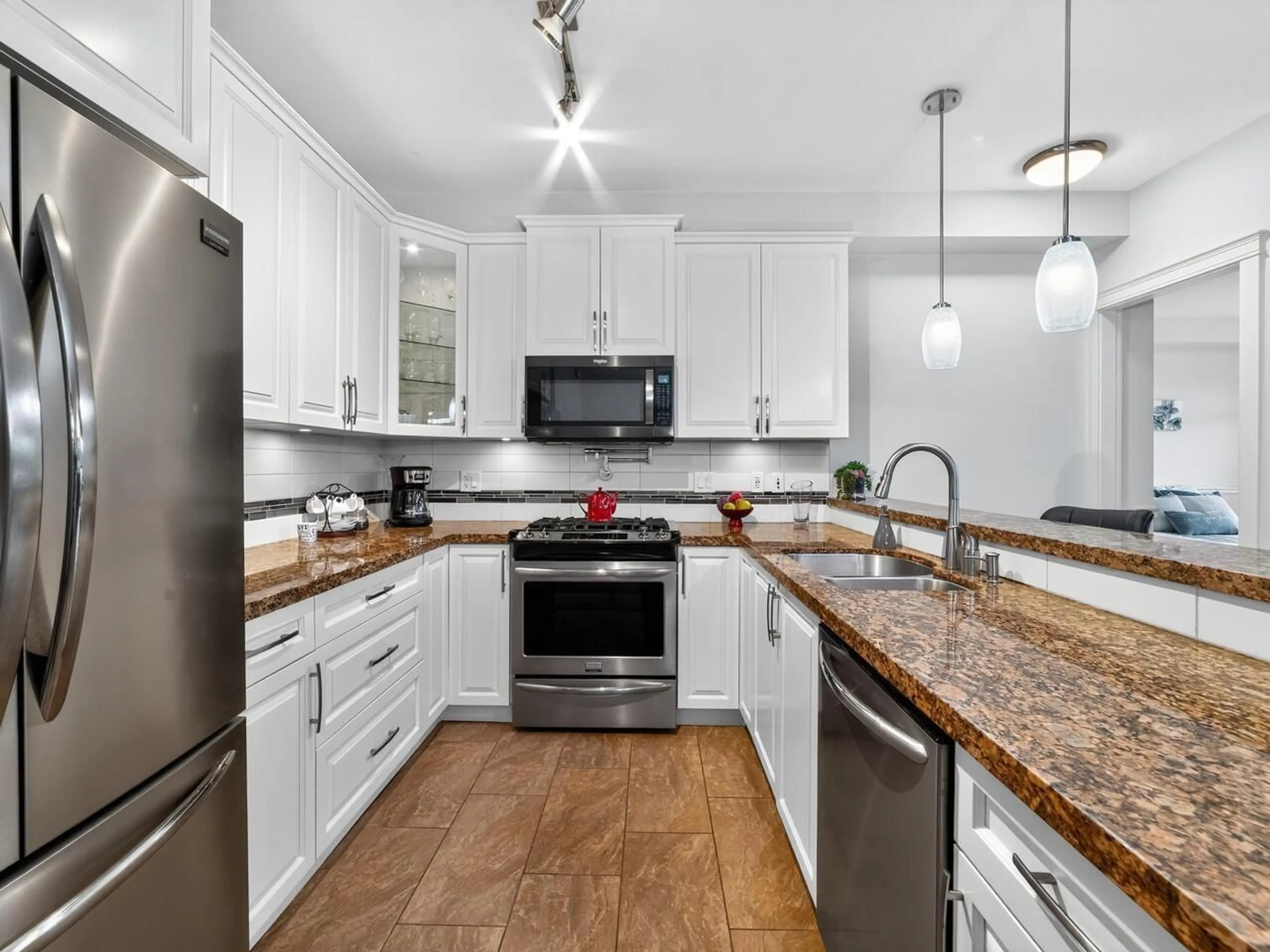Open concept kitchen, ceramic/tile floor for 111 - 8157 207 STREET, Langley British Columbia V2Y0V4