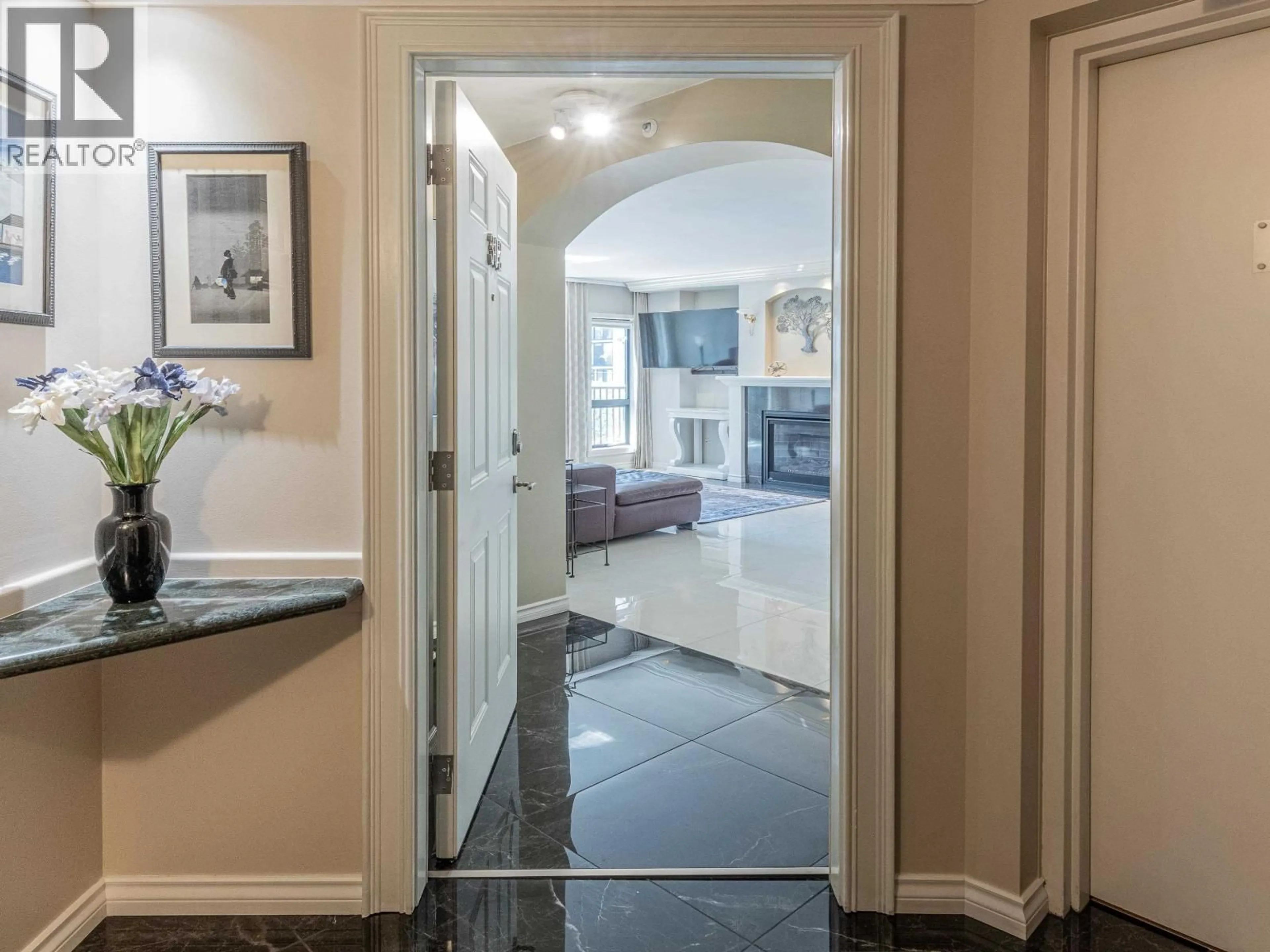 Indoor entryway for 302 - 1520 HARWOOD STREET, Vancouver British Columbia V6G1X9