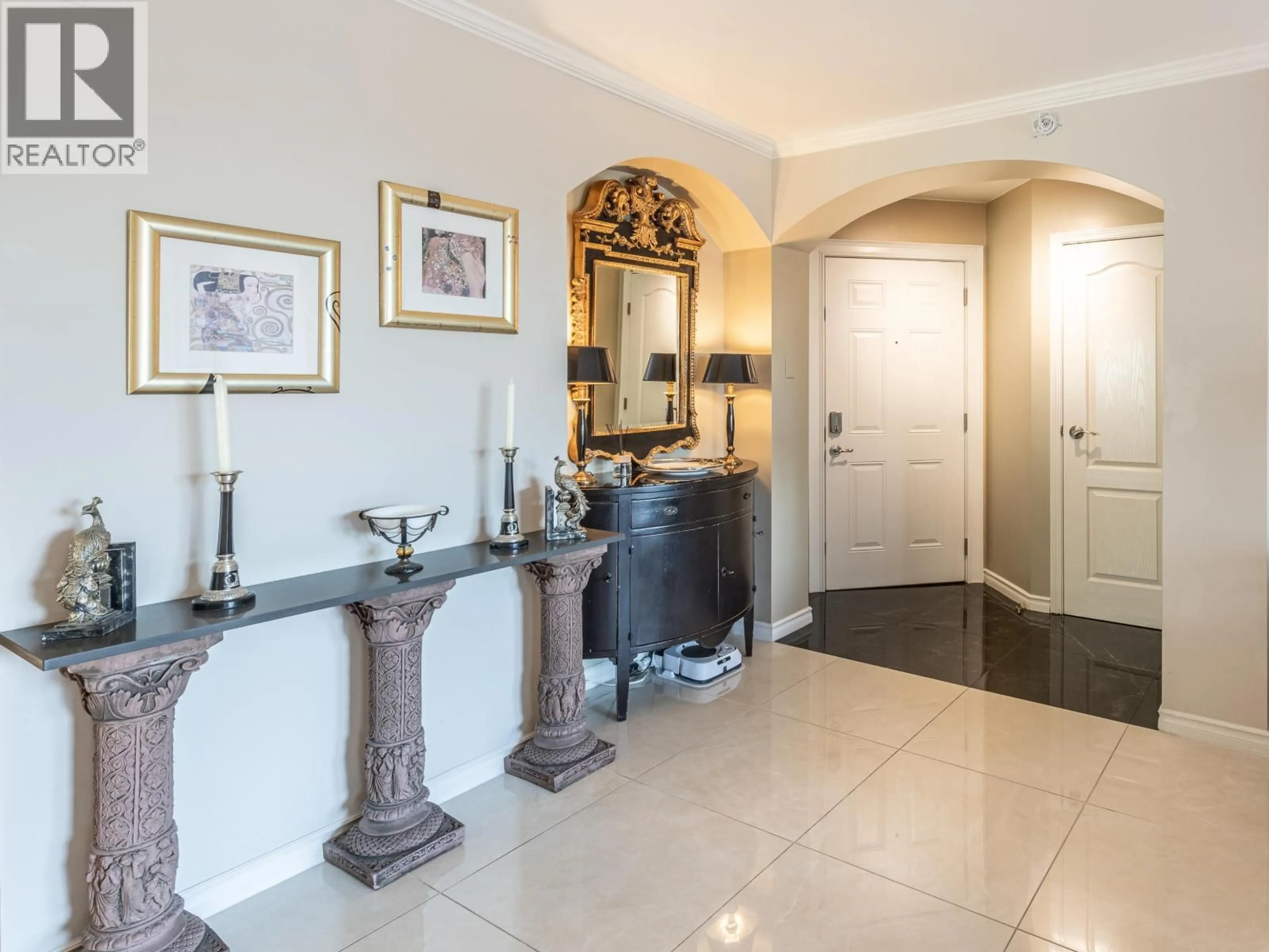 Indoor entryway for 302 - 1520 HARWOOD STREET, Vancouver British Columbia V6G1X9