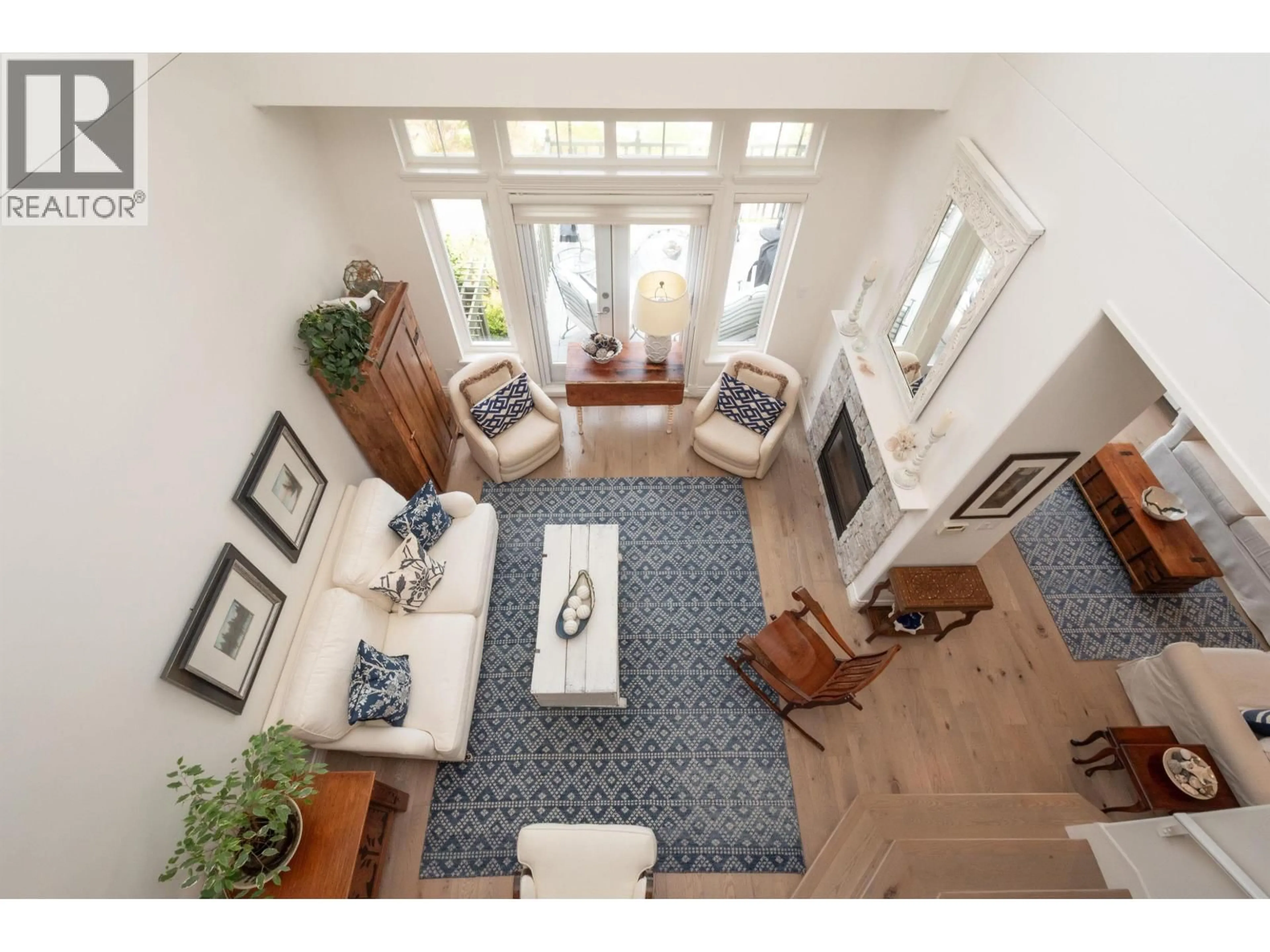 Living room with furniture, unknown for 43 POINT TERRACE, West Vancouver British Columbia V0N3Z1