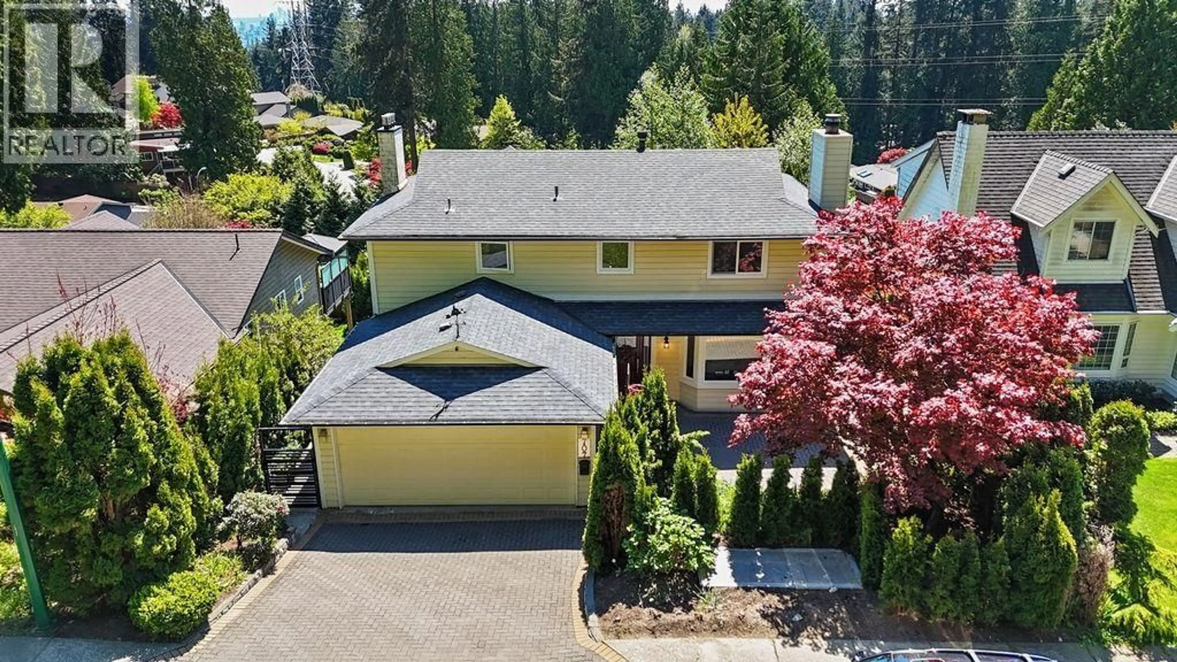 A pic from outside/outdoor area/front of a property/back of a property/a pic from drone, street for 707 BRAEMAR ROAD, North Vancouver British Columbia V7N4G1