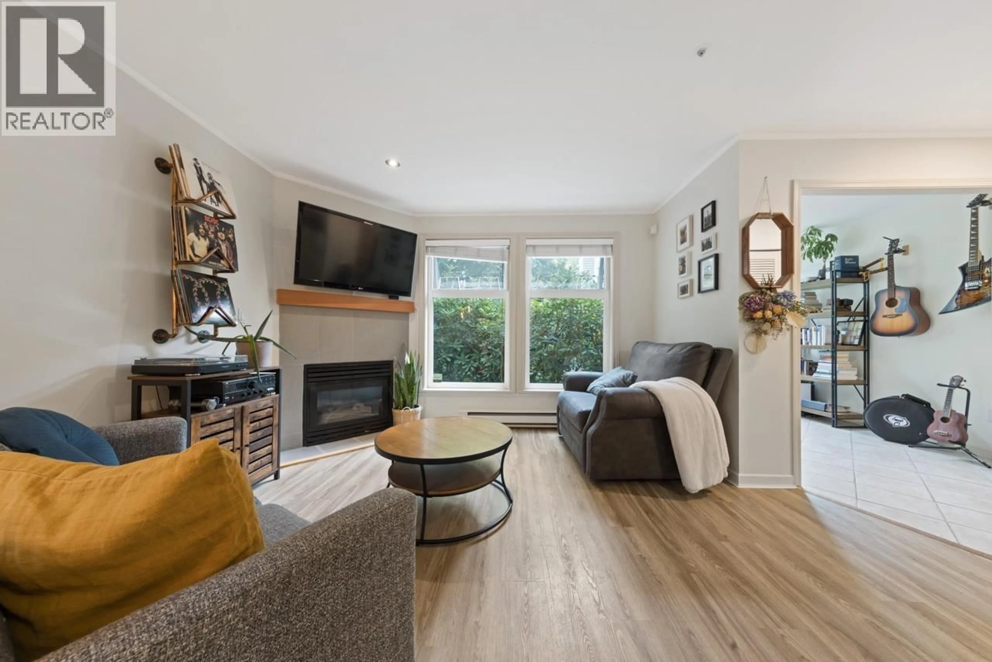 Living room with furniture, wood/laminate floor for 106 - 2588 ALDER STREET, Vancouver British Columbia V6H4E3
