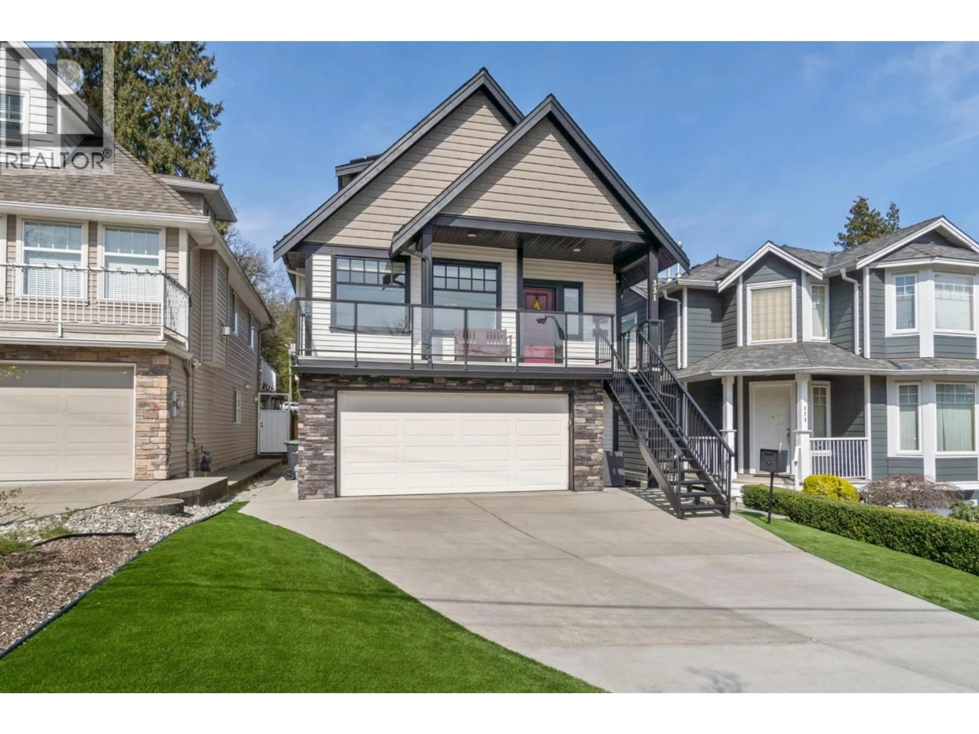 Home with vinyl exterior material, street for 331 KEARY STREET, New Westminster British Columbia V3L3L2
